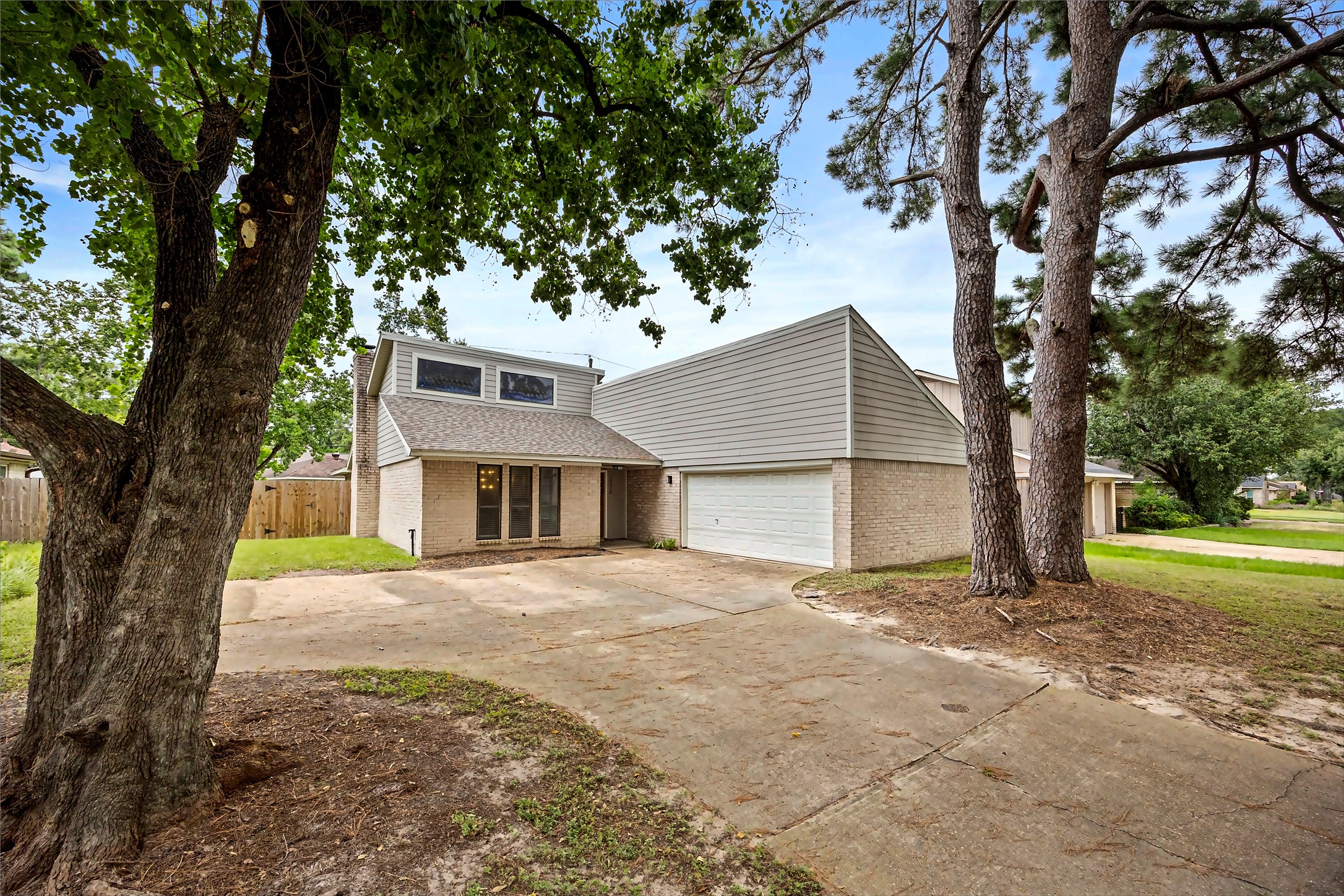 10010 Windriver Drive Property Photo 1