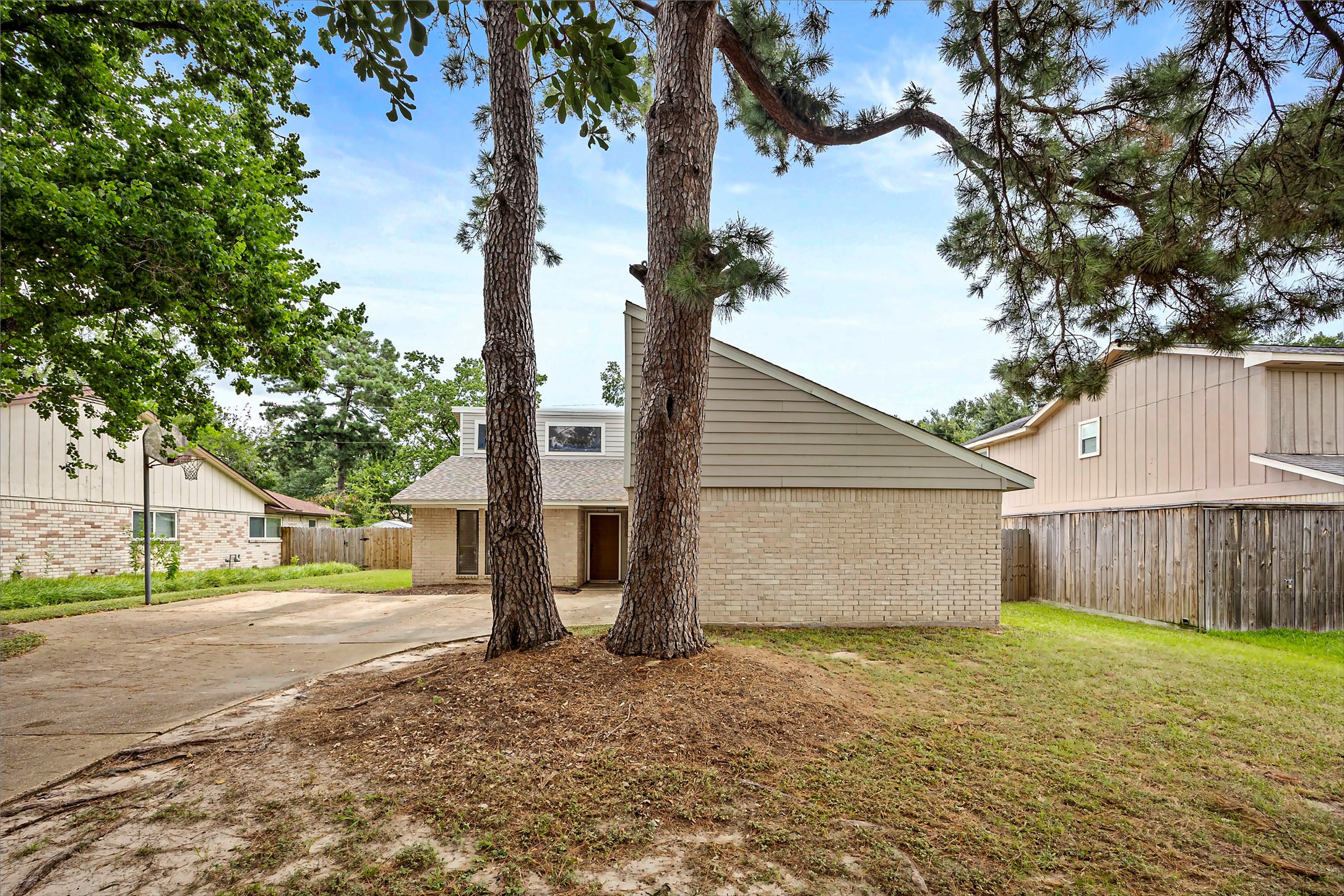 10010 Windriver Drive Property Photo 2