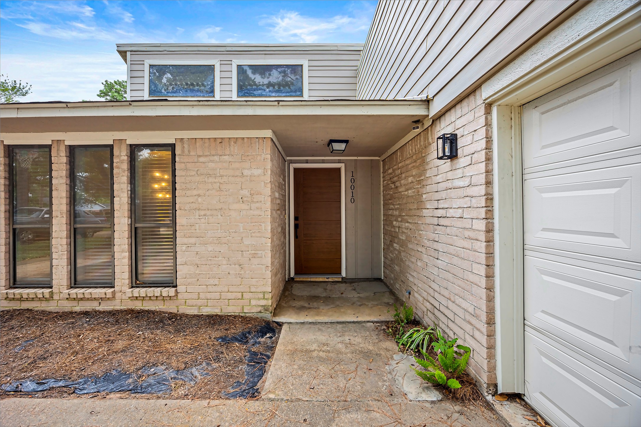10010 Windriver Drive Property Photo 4