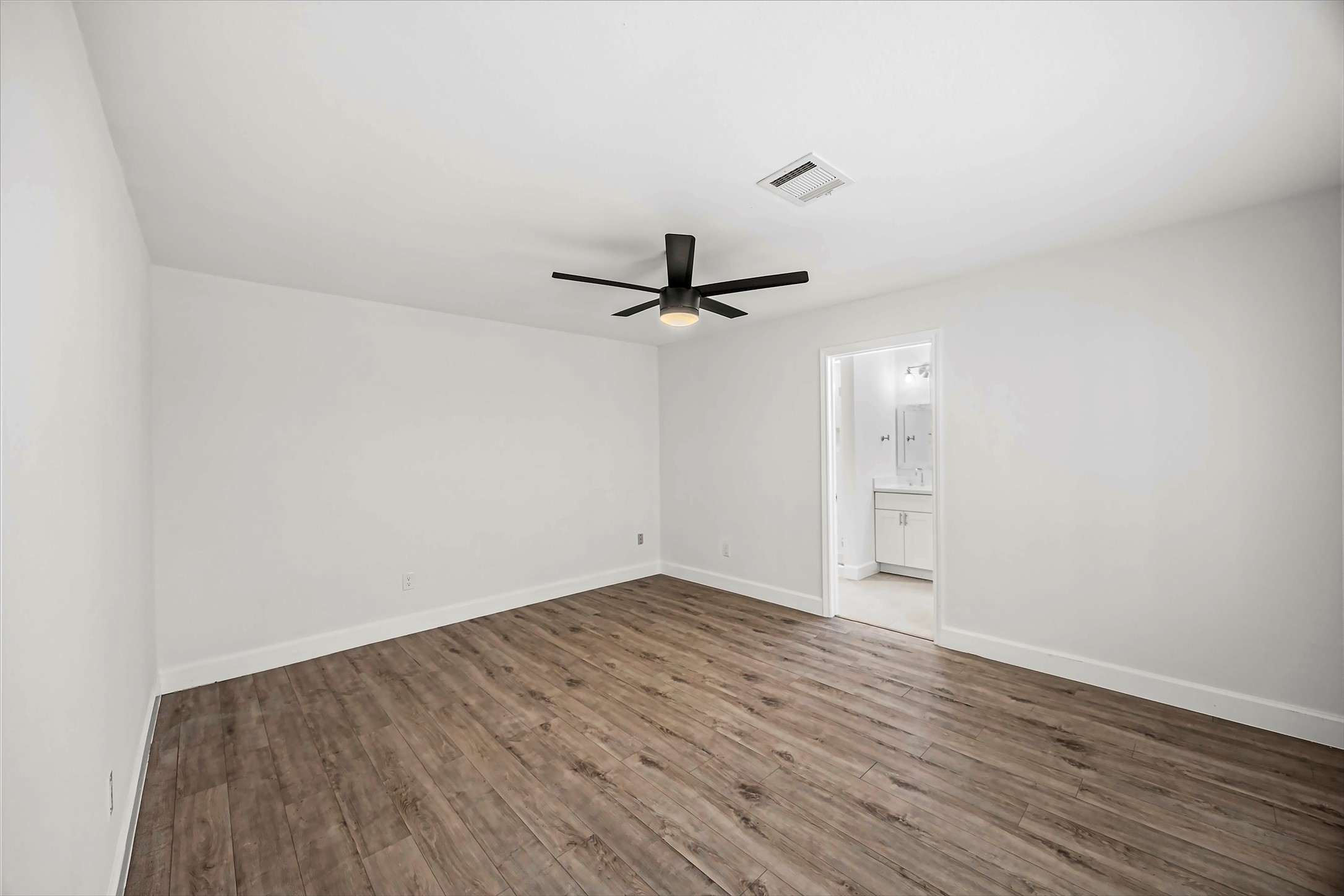 10010 Windriver Drive Property Photo 9