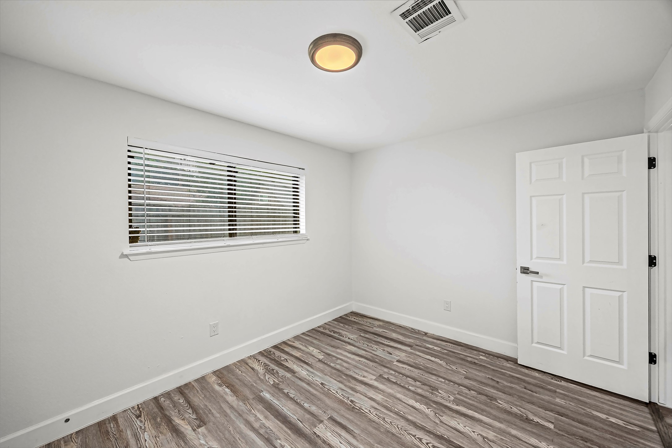 10010 Windriver Drive Property Photo 12