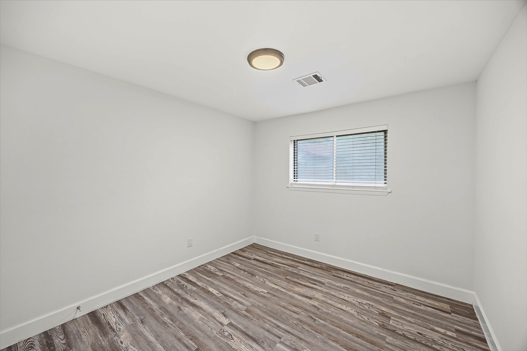 10010 Windriver Drive Property Photo 13