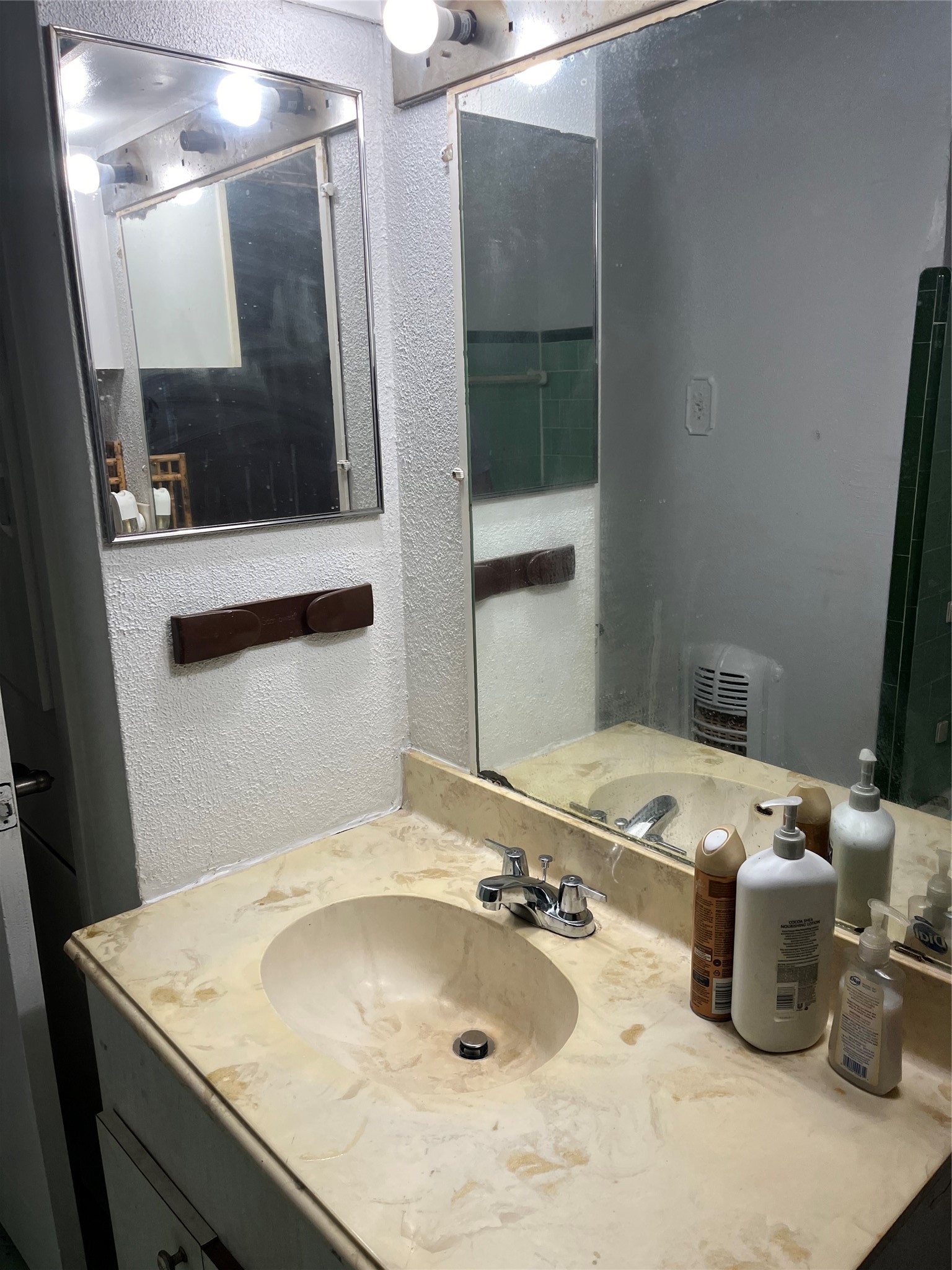 7634 South Hall Street Property Photo 4
