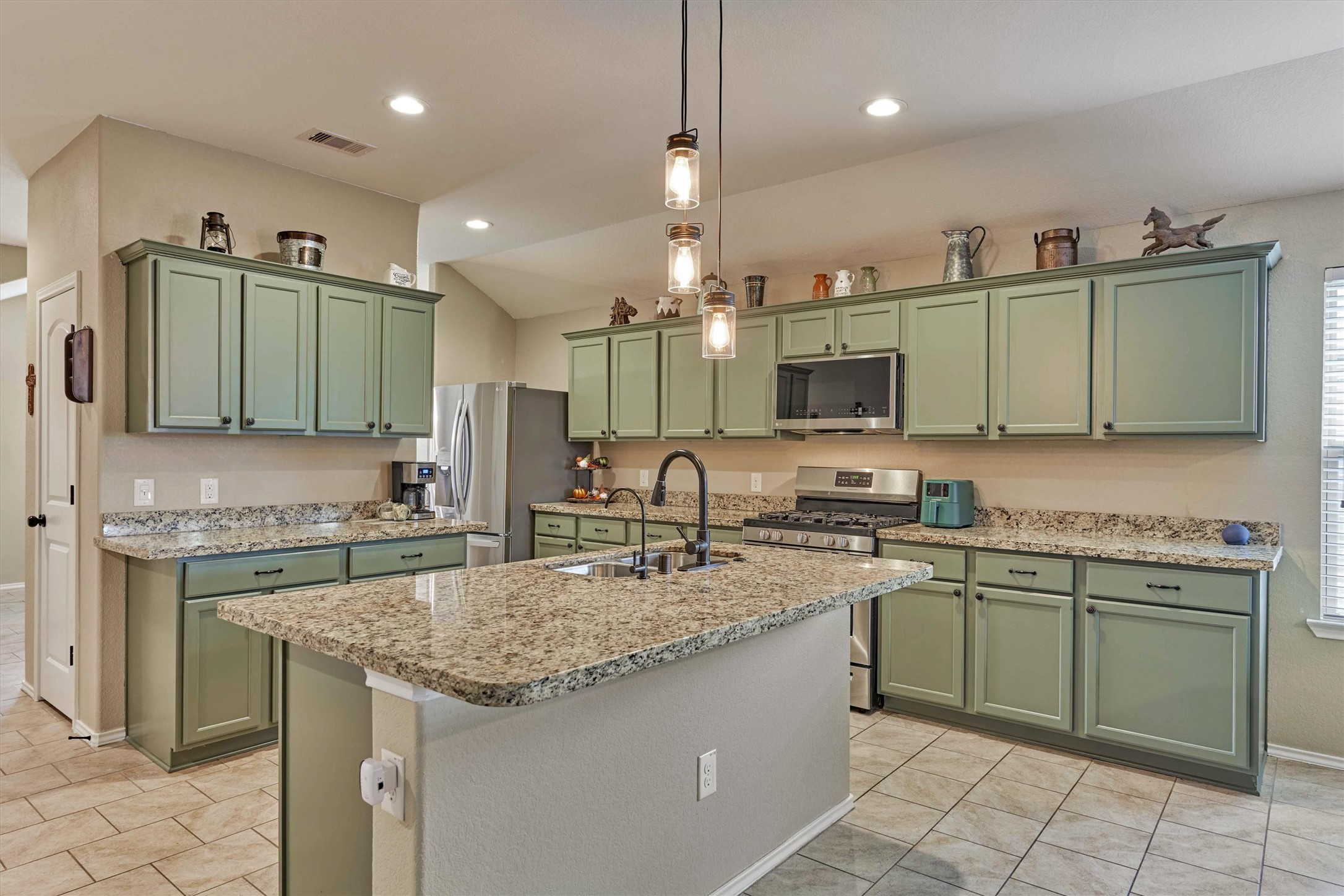 23415 Robbers Nest Drive Property Photo 11
