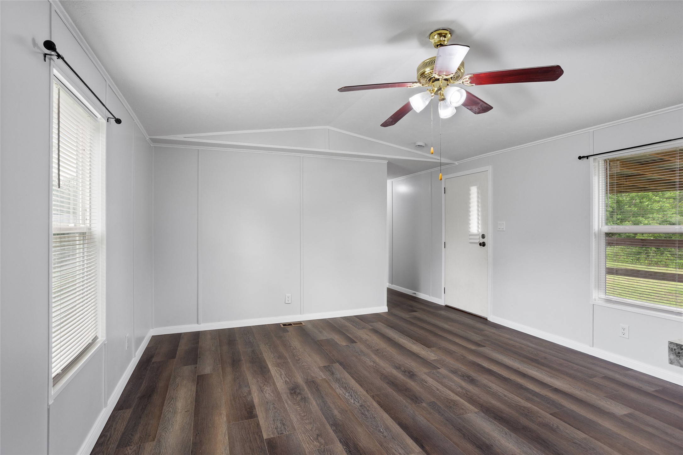6304 Sexto Street Property Photo 5