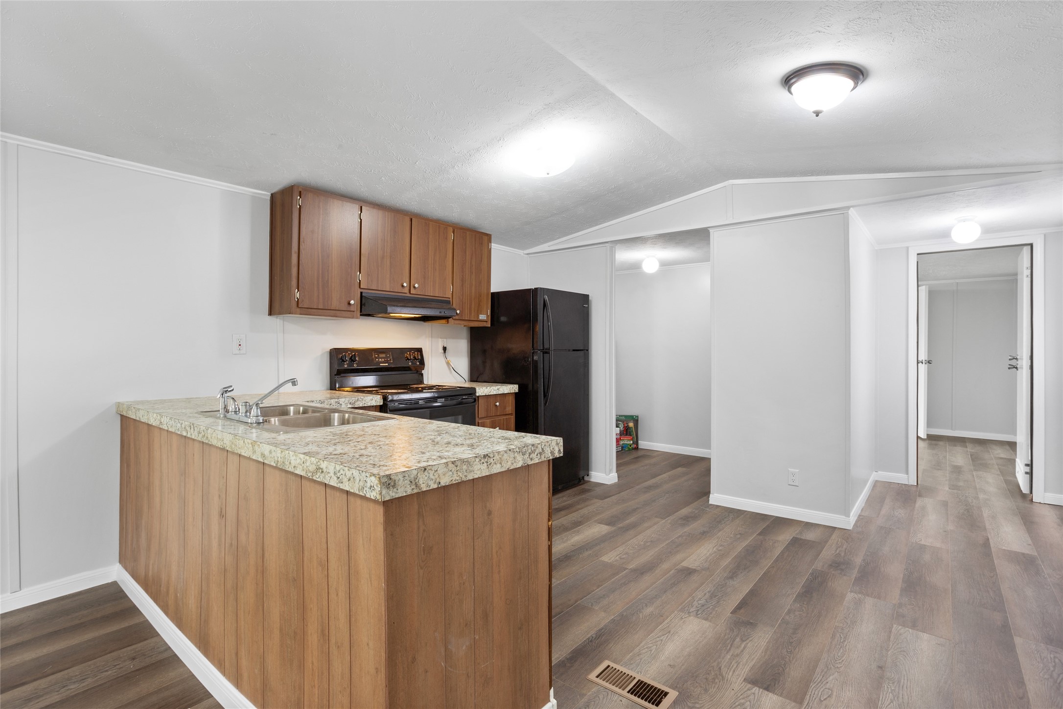 6304 Sexto Street Property Photo 8