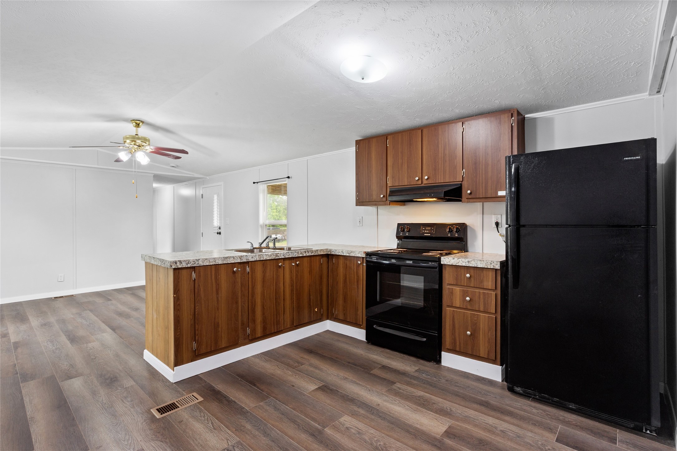 6304 Sexto Street Property Photo 10