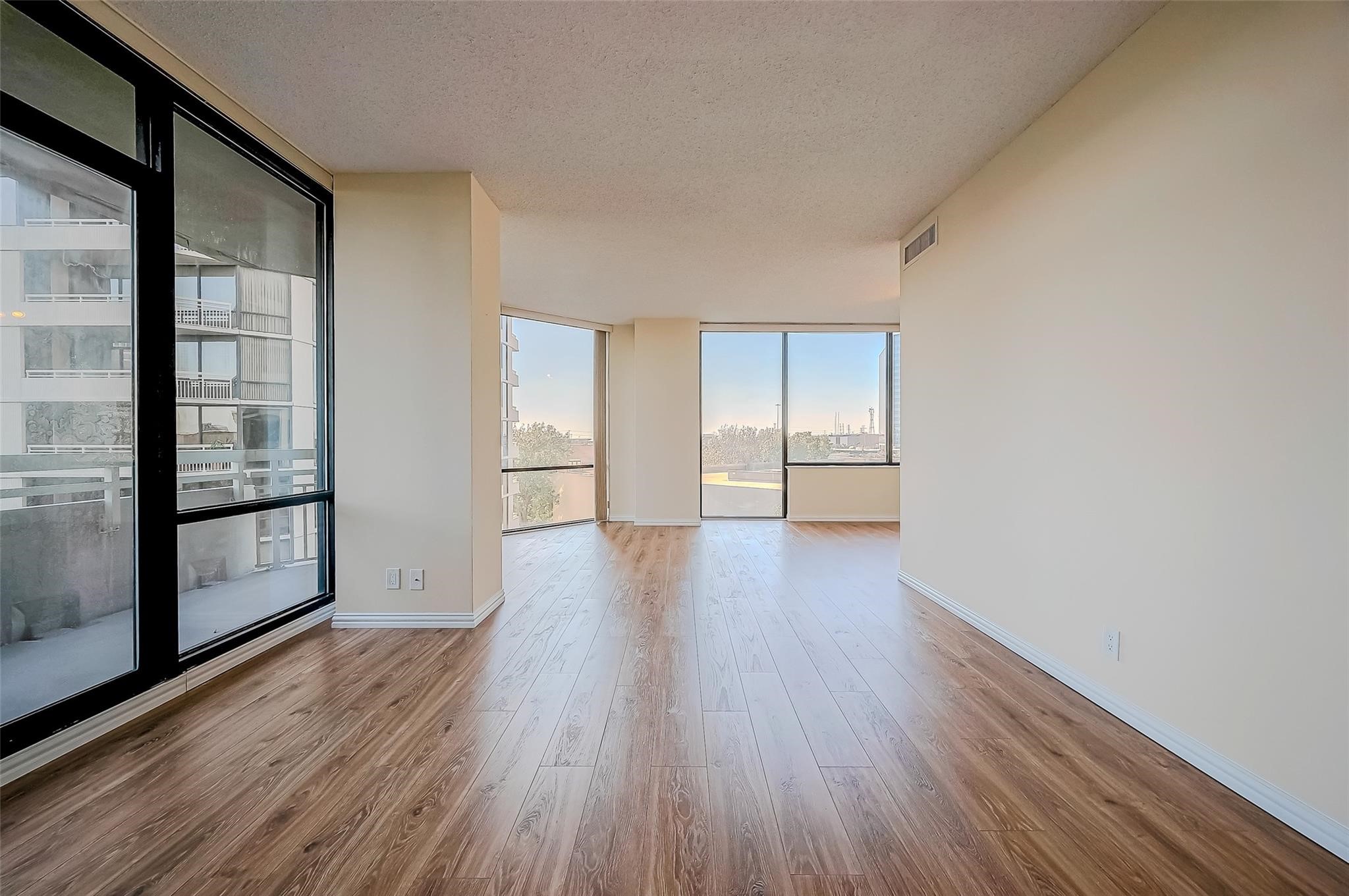 14 Greenway Plaza 6p Property Photo 8
