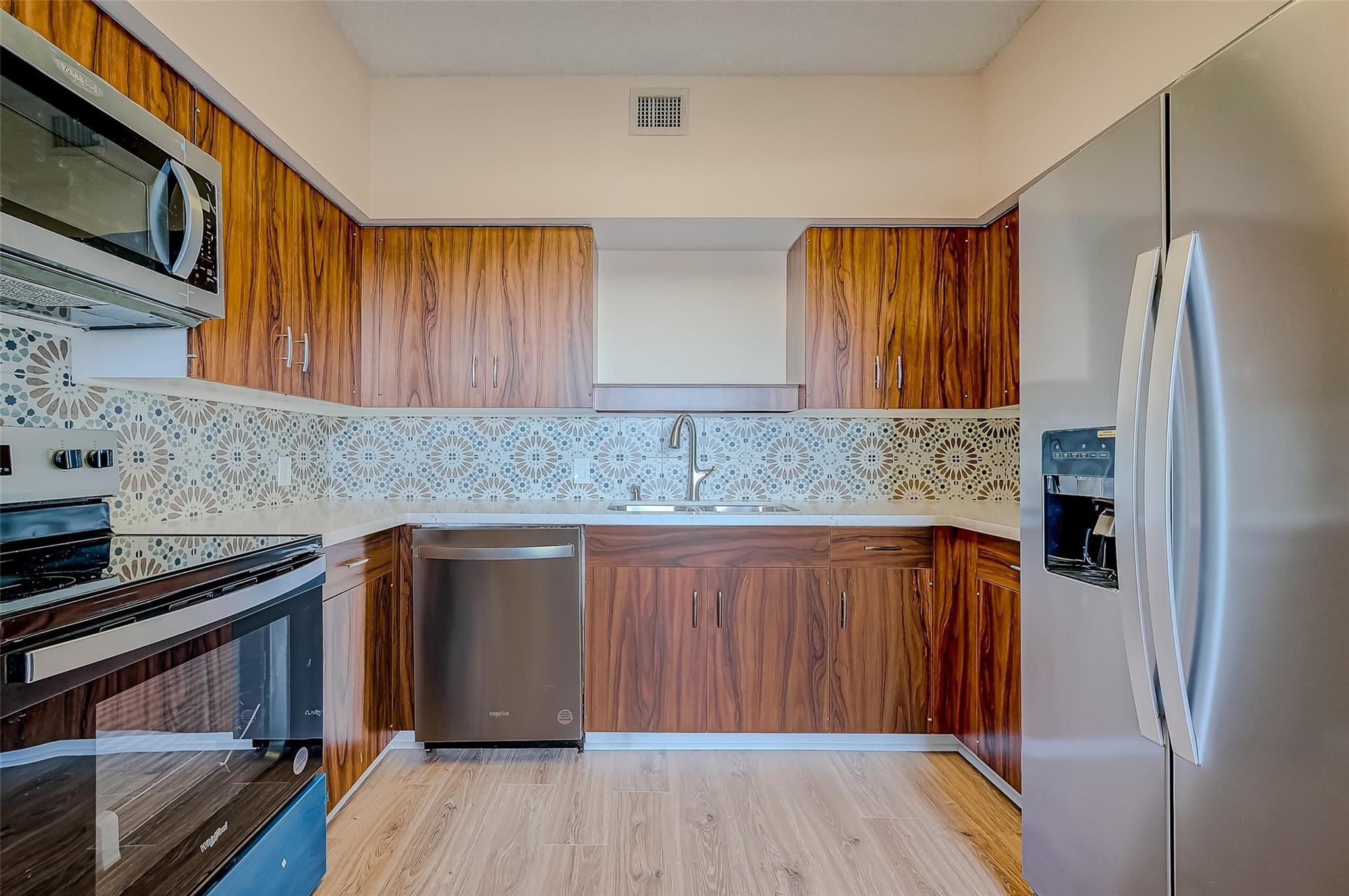 14 Greenway Plaza 6p Property Photo 15