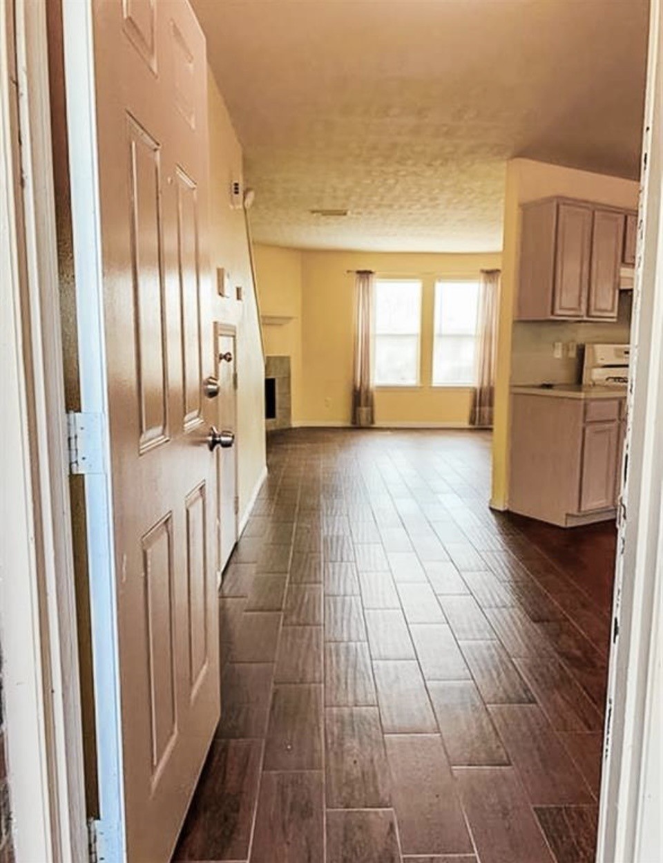 8006 Greens Road Property Photo 2