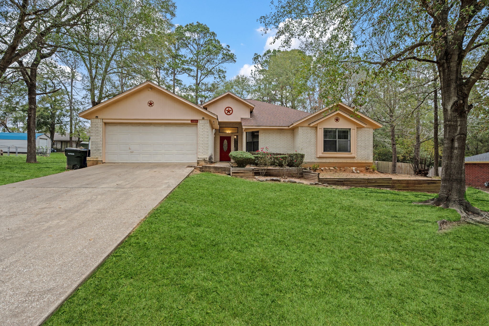 3309 Thornwood Way Property Photo 1
