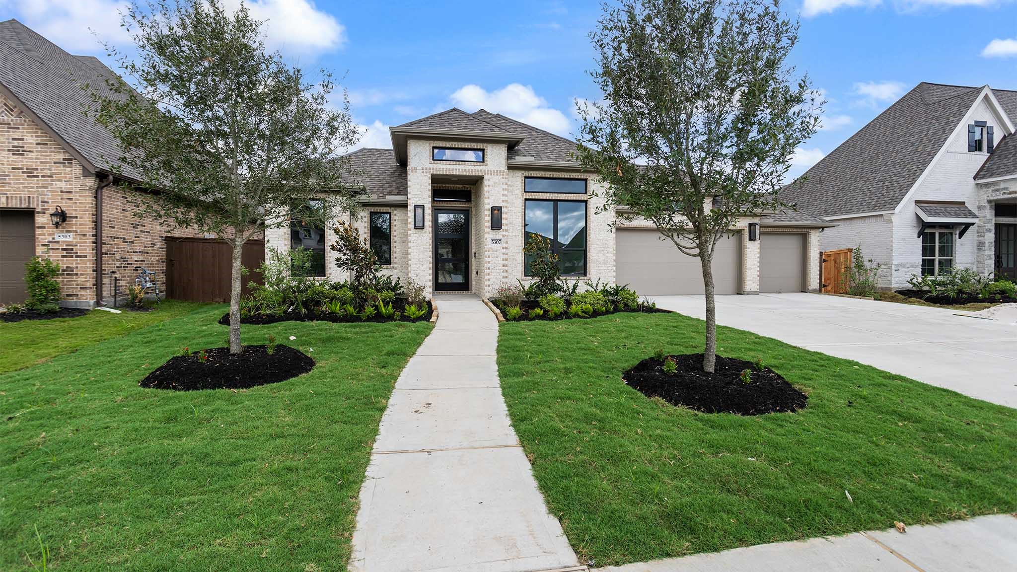 5307 Deer Valley Court Property Photo 1
