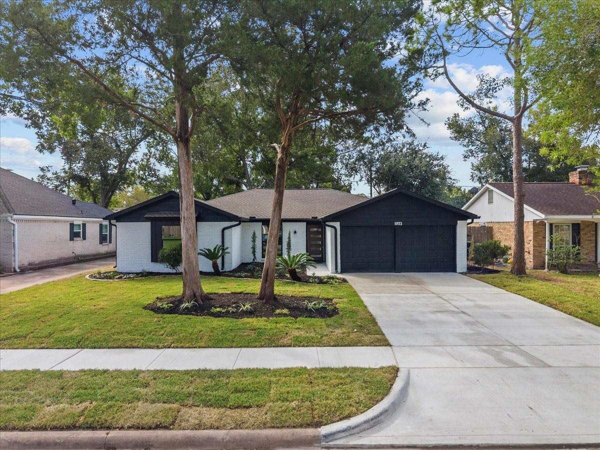 5933 Sanford Rd, Houston Tx 77096 Property Photo 1