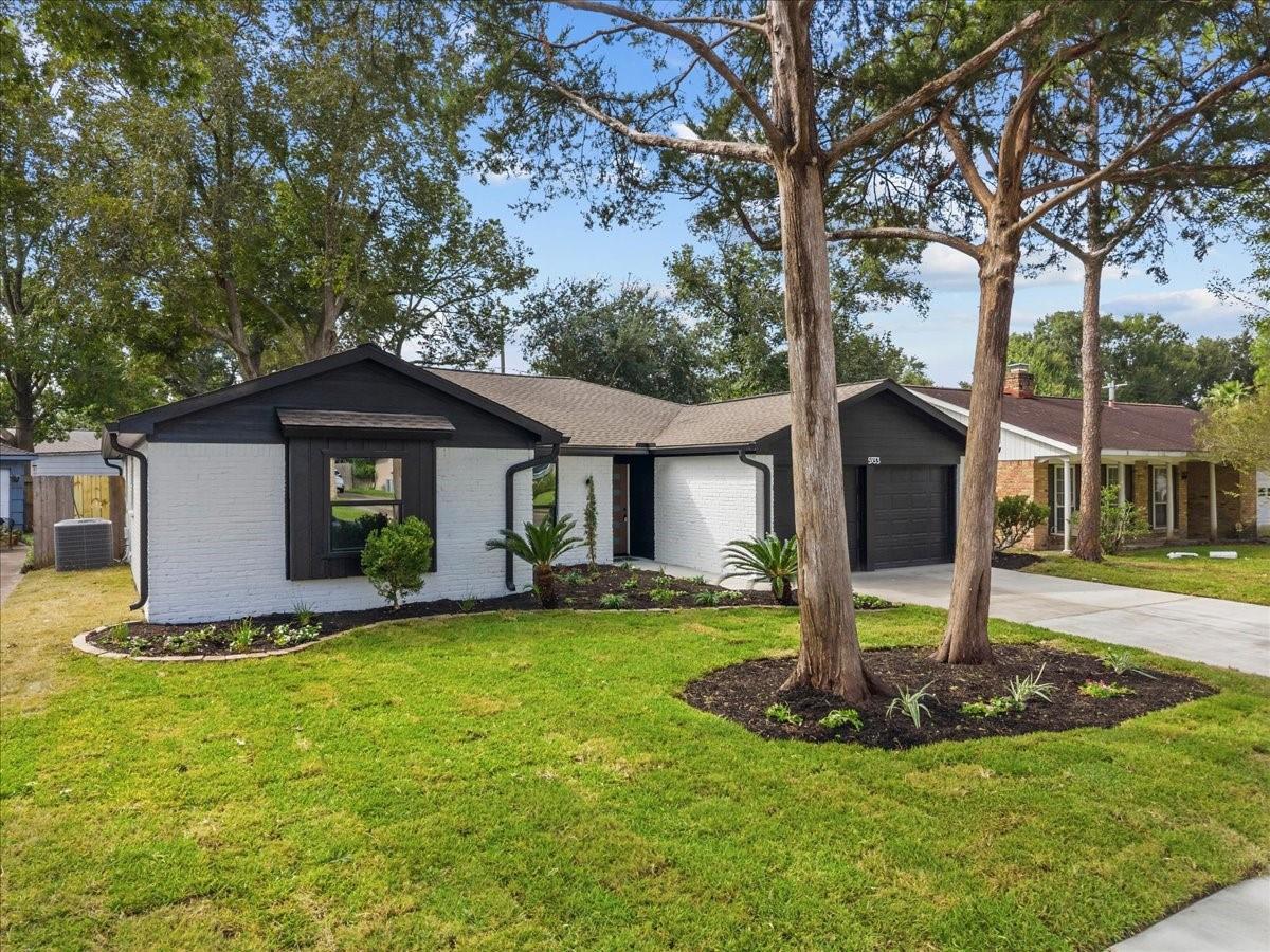 5933 Sanford Rd, Houston Tx 77096 Property Photo 1