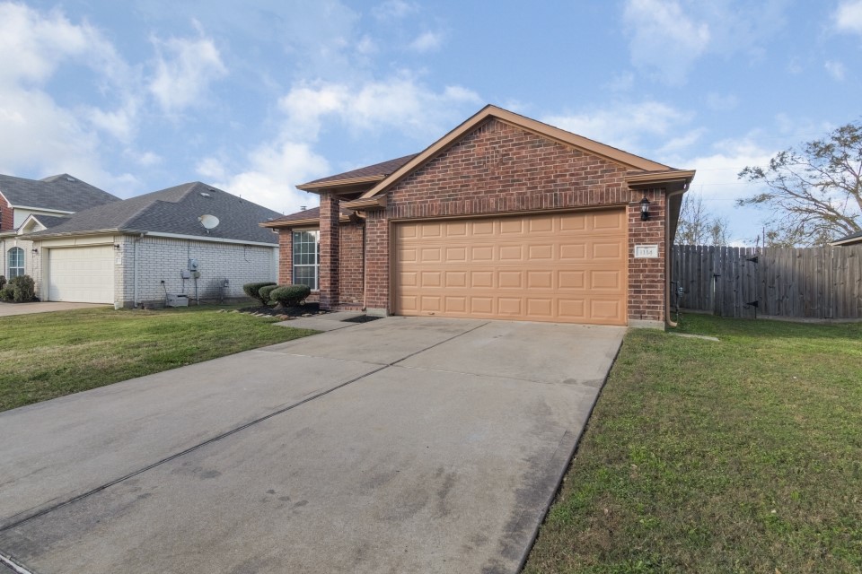 1114 N Magnolia Dale Drive Property Photo 2