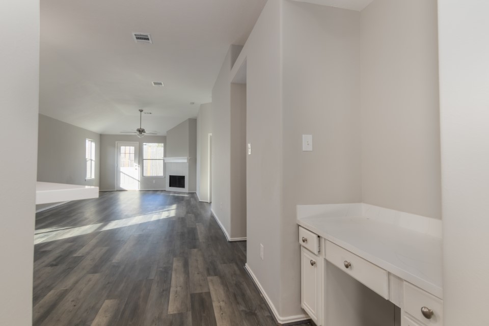 1114 N Magnolia Dale Drive Property Photo 6