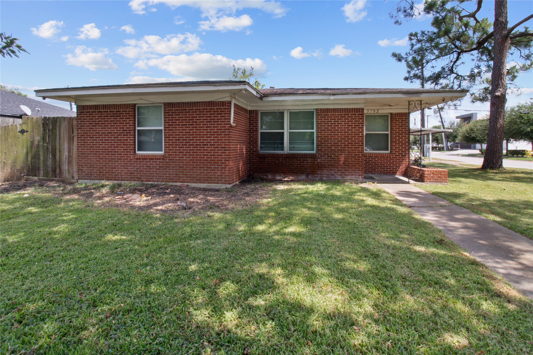 5702 Wood Creek Way Property Photo 1