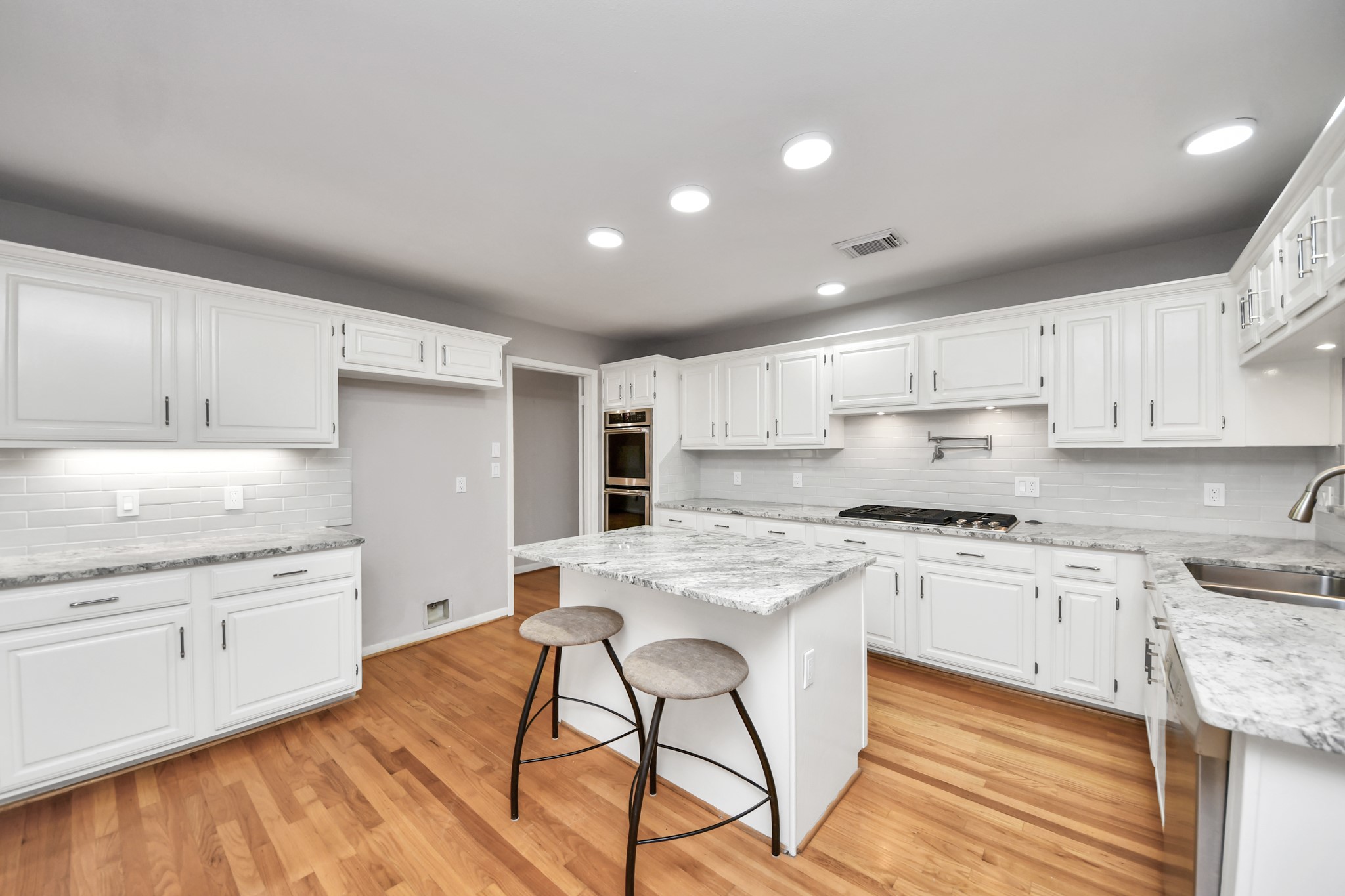 3110 Amesbury Court Property Photo 9