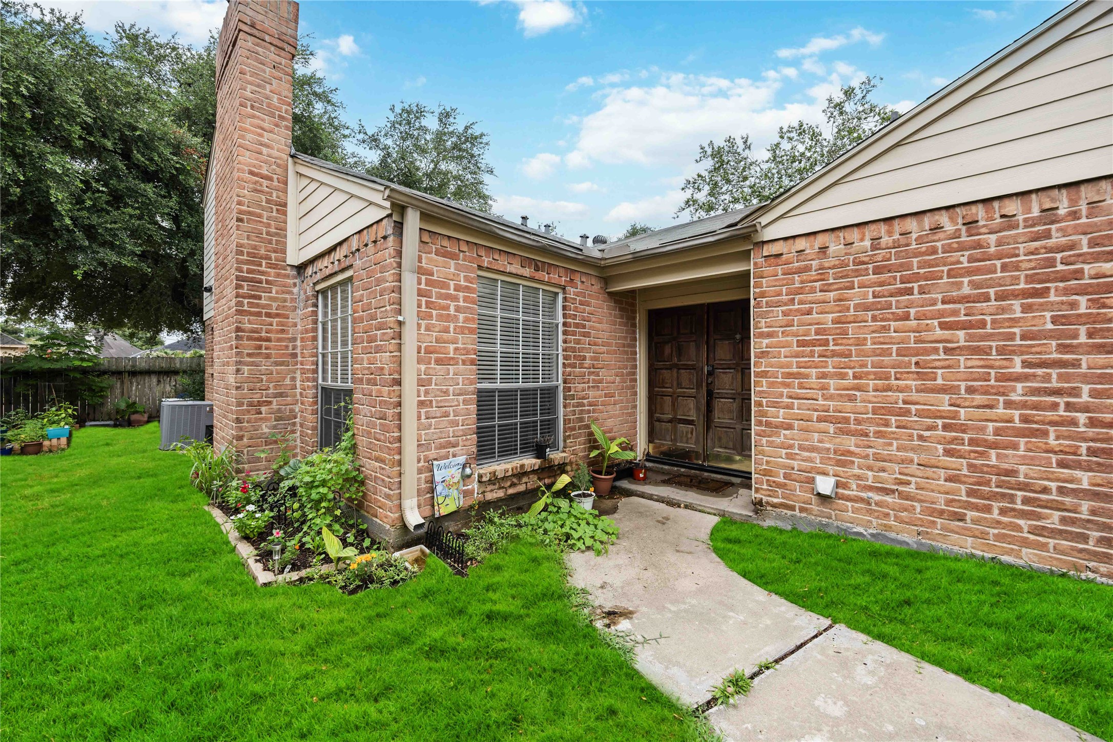 805 Chateau Place Property Photo 2