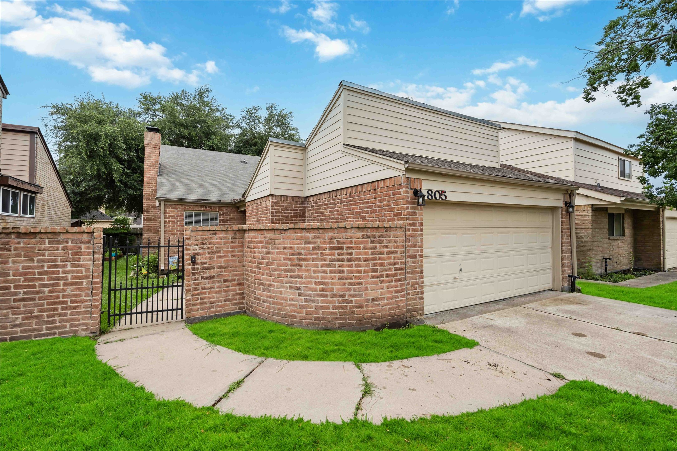 805 Chateau Place Property Photo 3