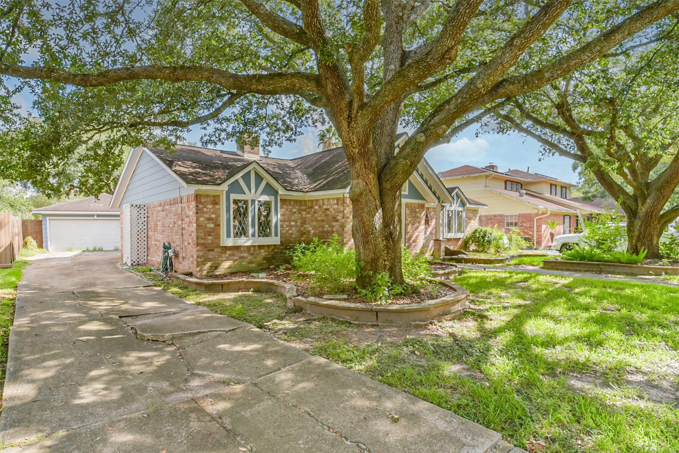 16511 Clearcrest Drive Property Photo 2