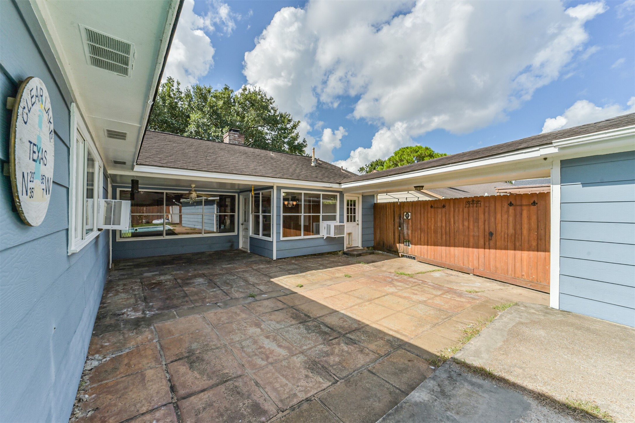 16511 Clearcrest Drive Property Photo 4