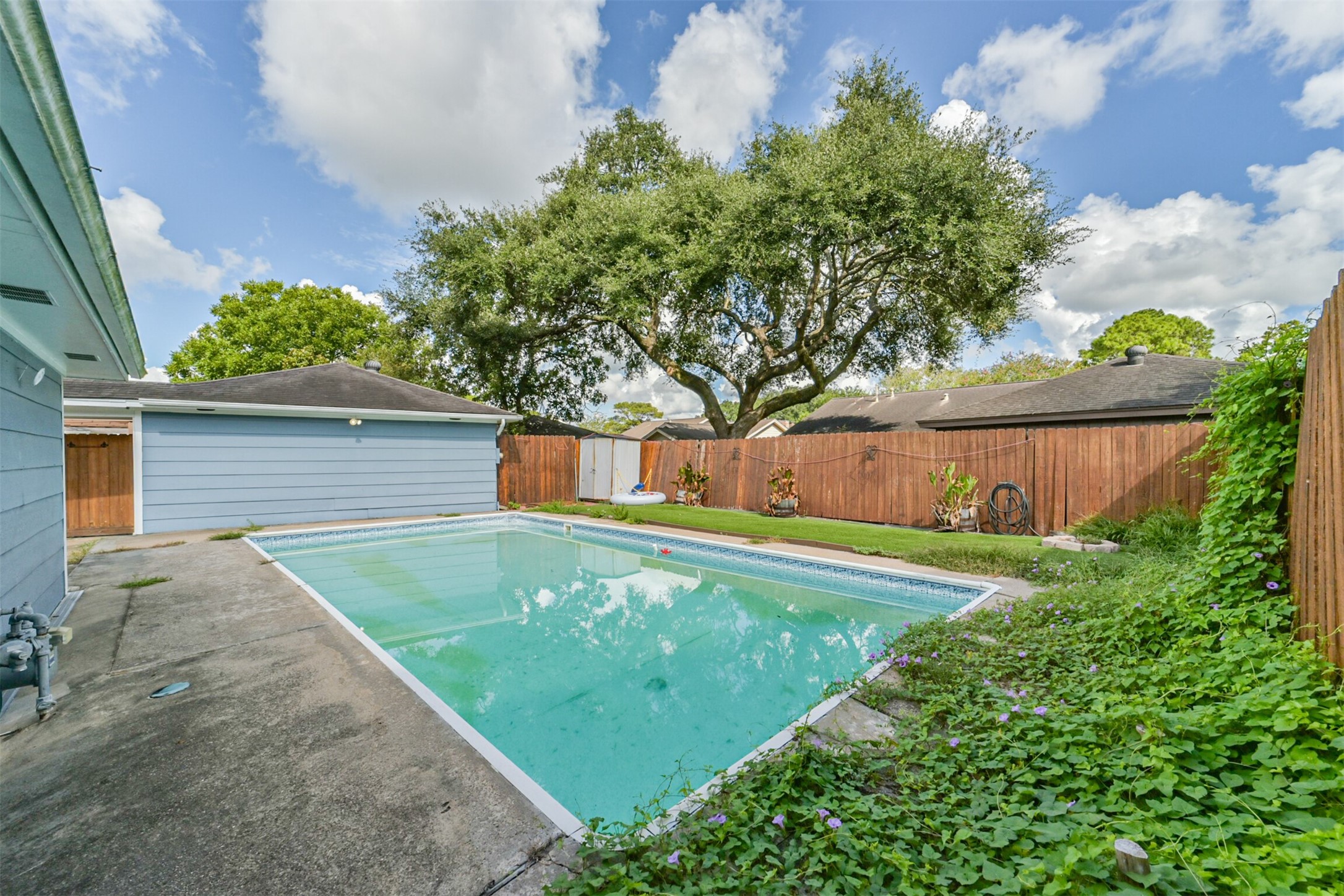 16511 Clearcrest Drive Property Photo 6