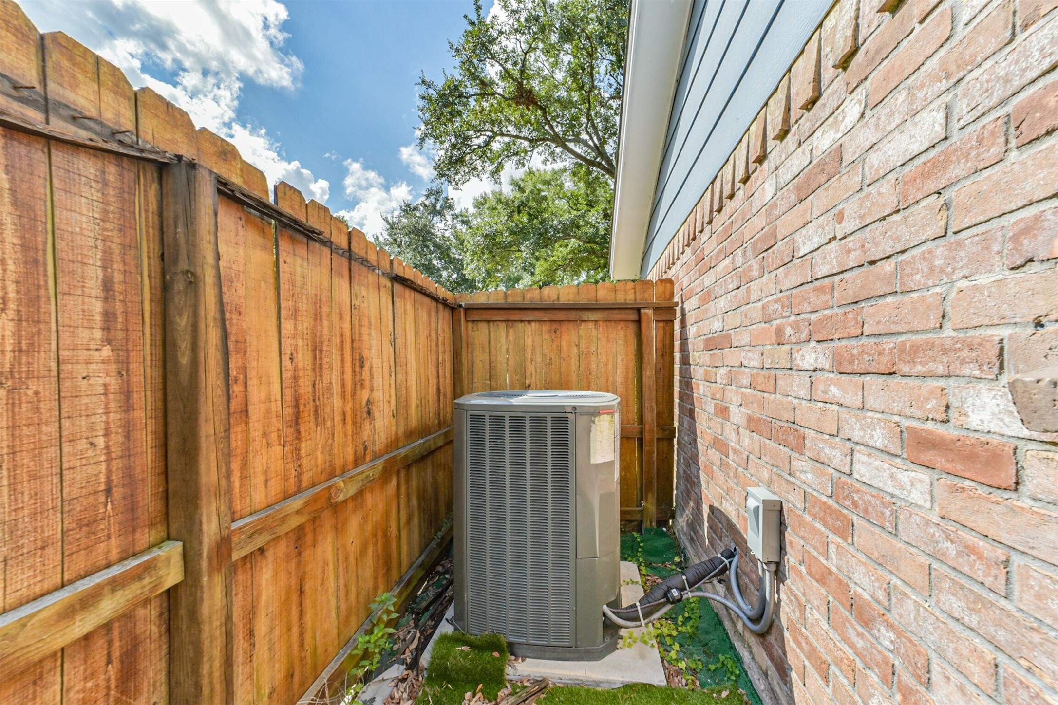 16511 Clearcrest Drive Property Photo 9