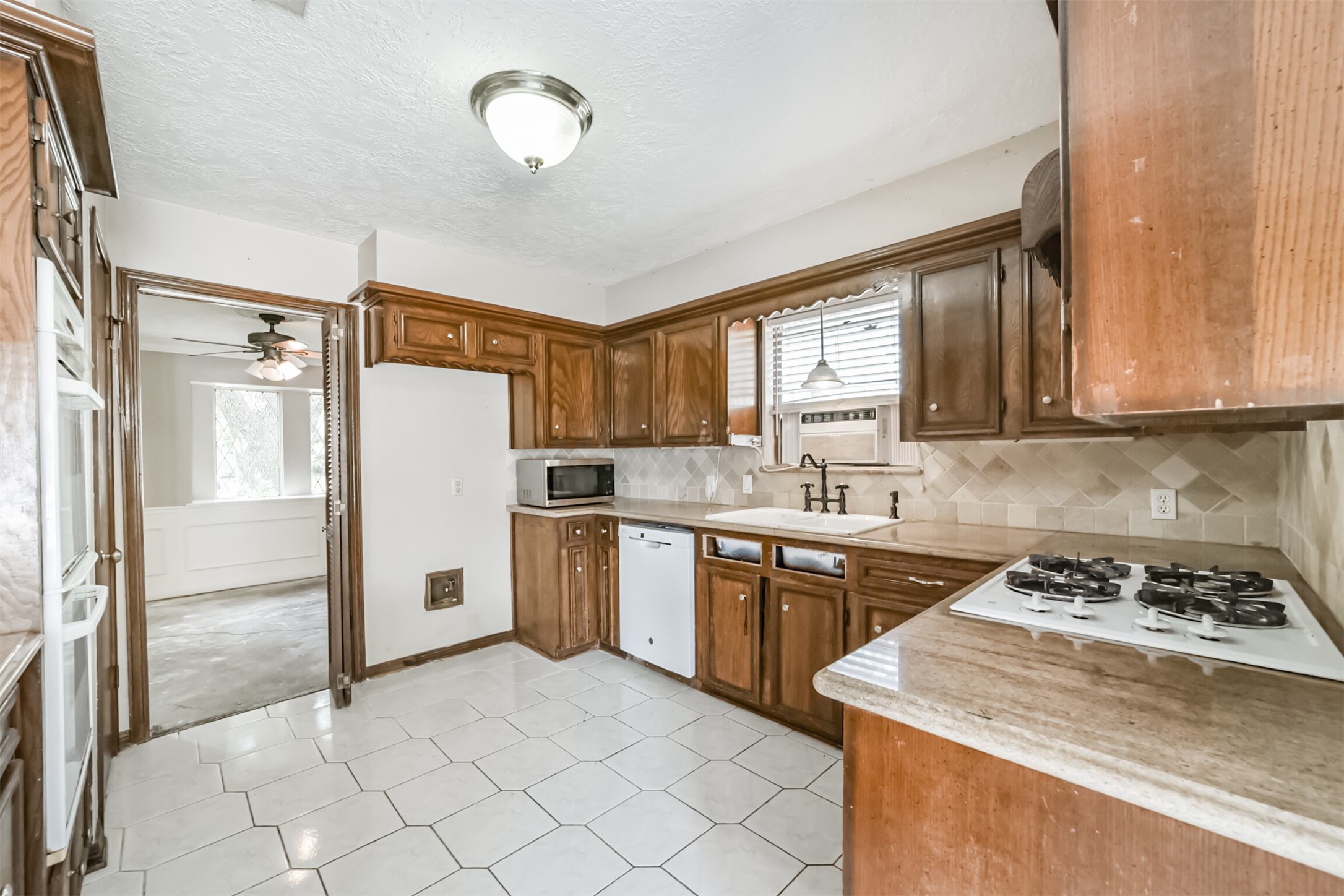 16511 Clearcrest Drive Property Photo 14