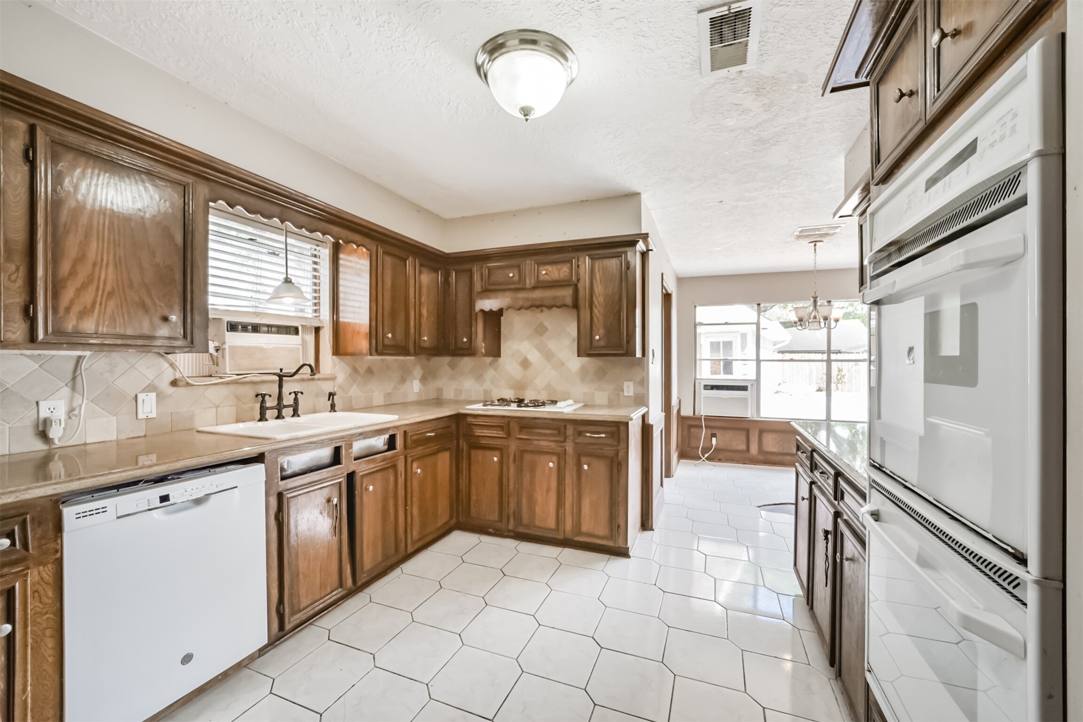 16511 Clearcrest Drive Property Photo 15