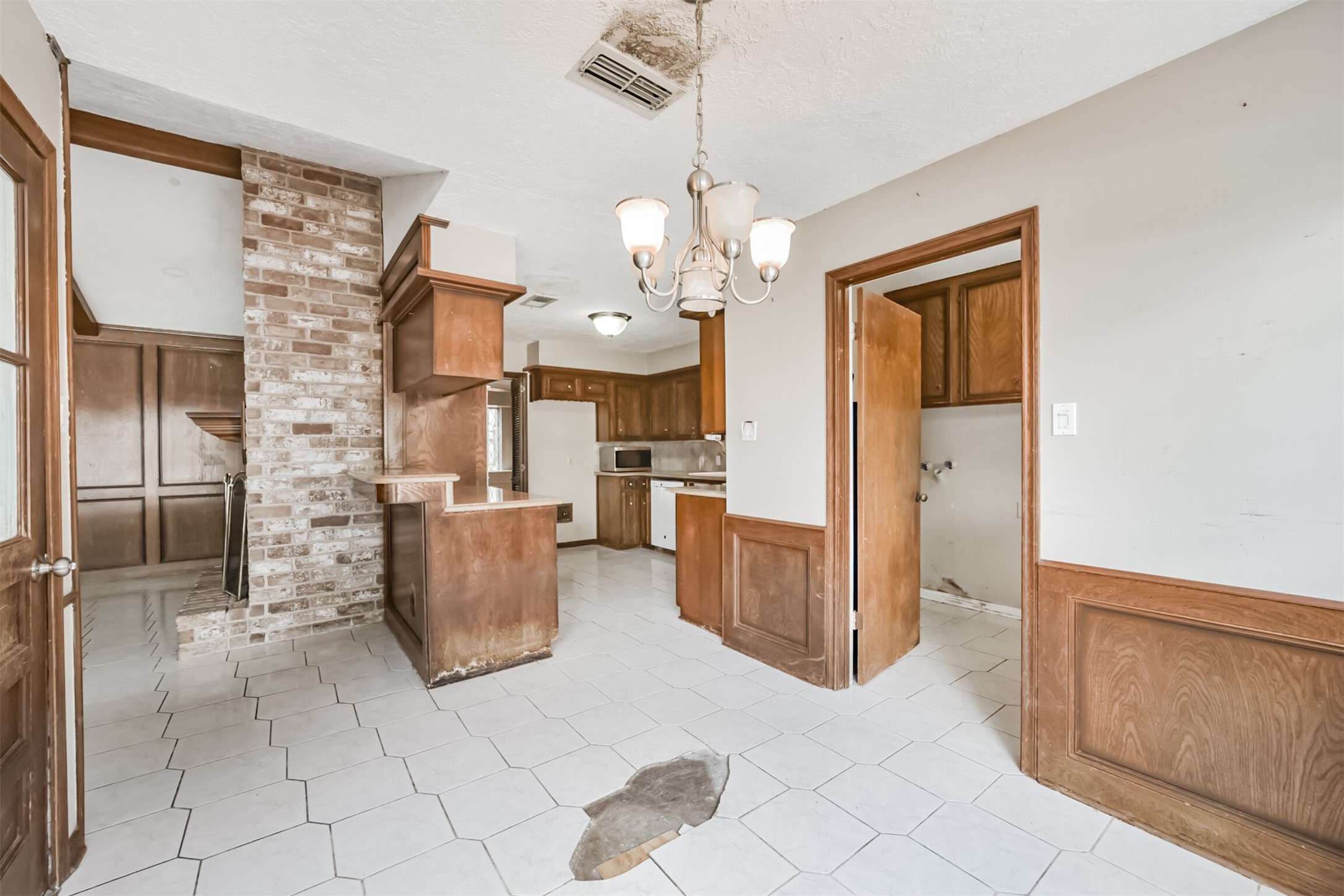 16511 Clearcrest Drive Property Photo 18