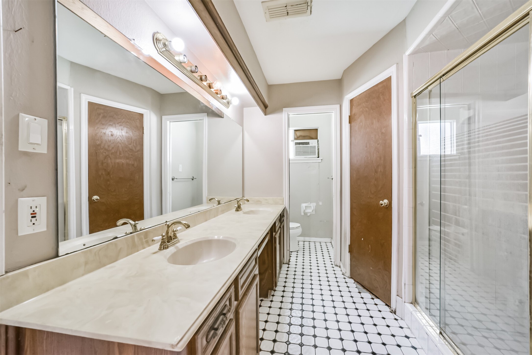 16511 Clearcrest Drive Property Photo 27