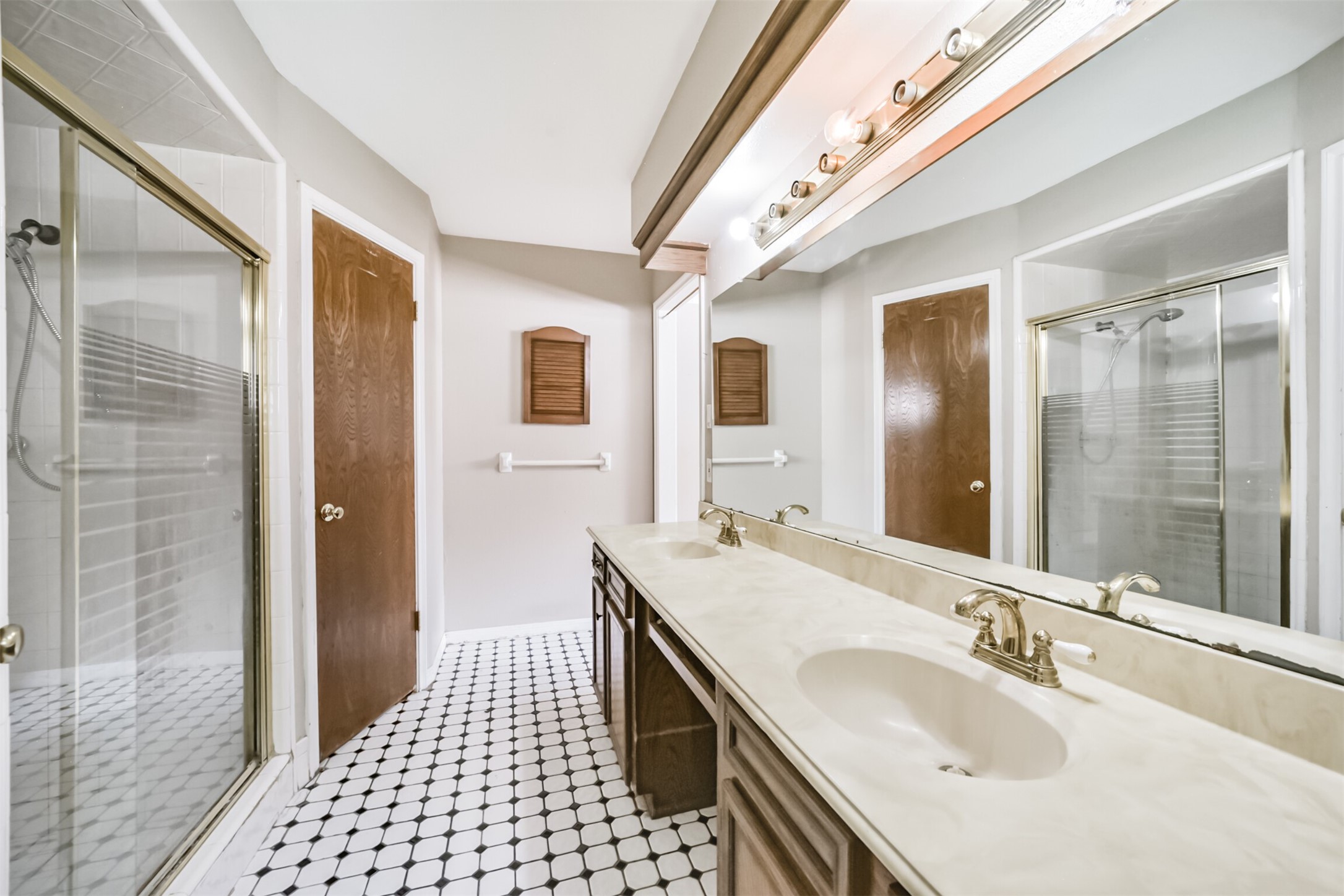16511 Clearcrest Drive Property Photo 28