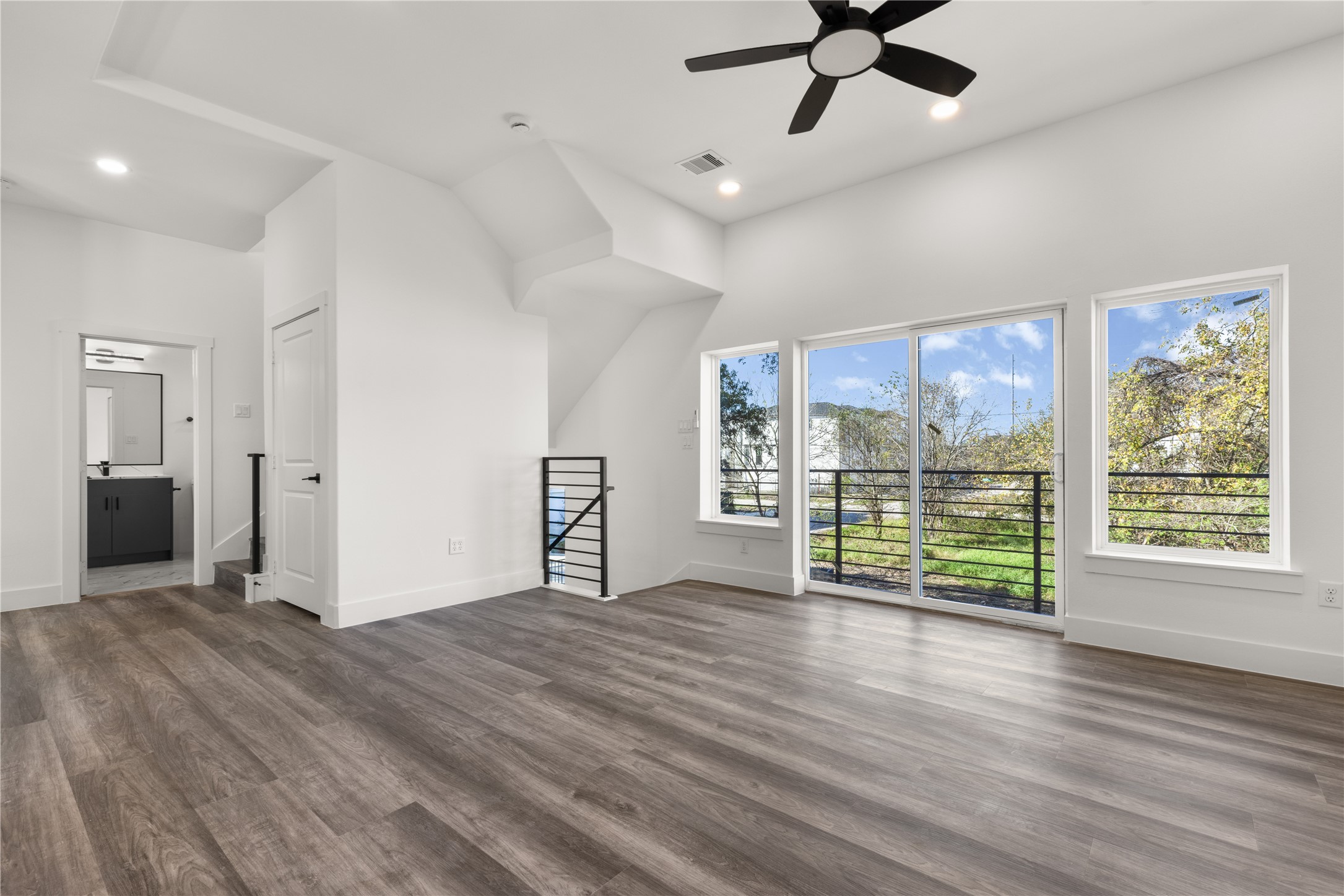 2707 Dennis Street Property Photo 6