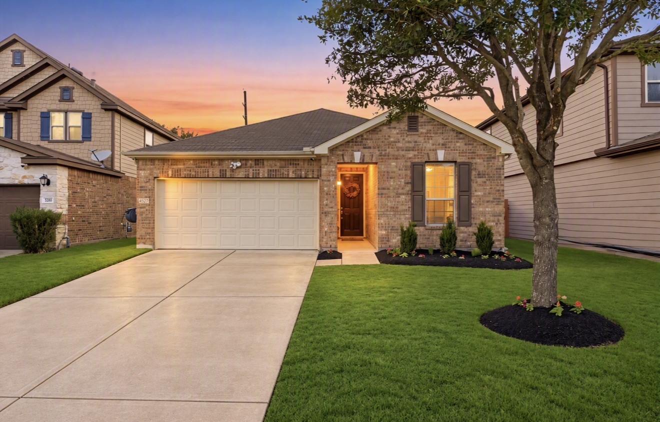 4527 Ashberry Pine Lane Property Photo 1