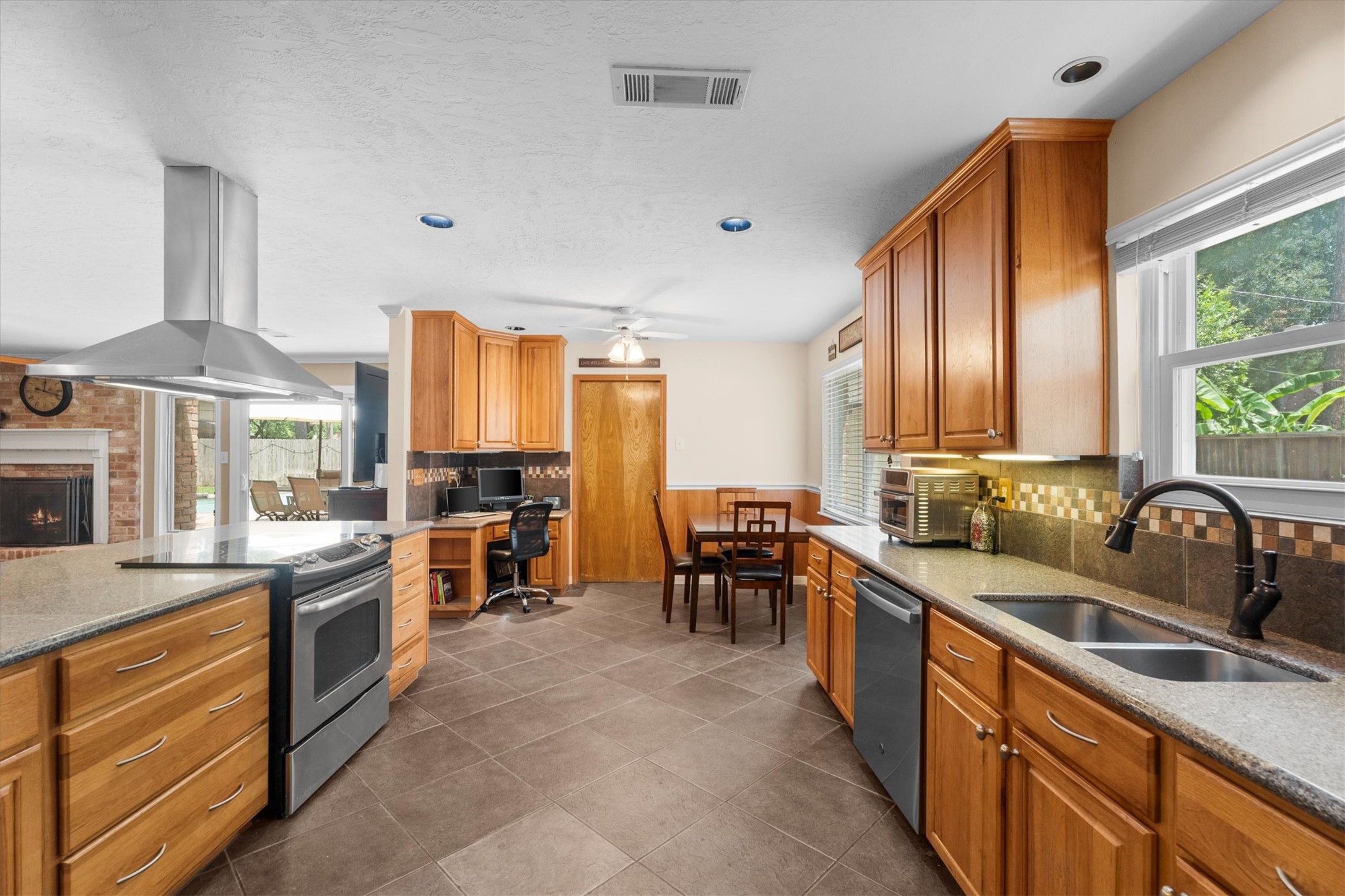 8238 Theisswood Road Property Photo 16