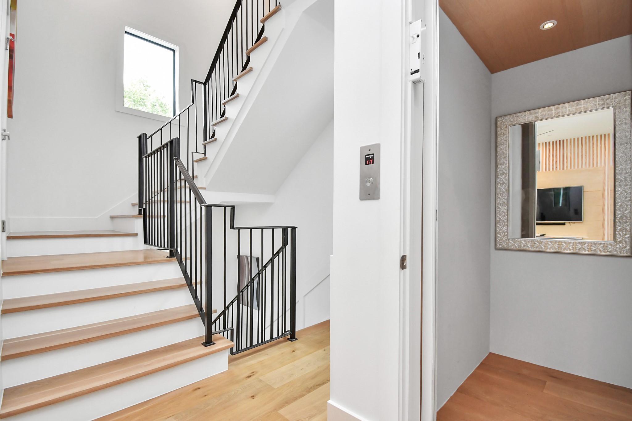2303 Yupon Street Property Photo 8