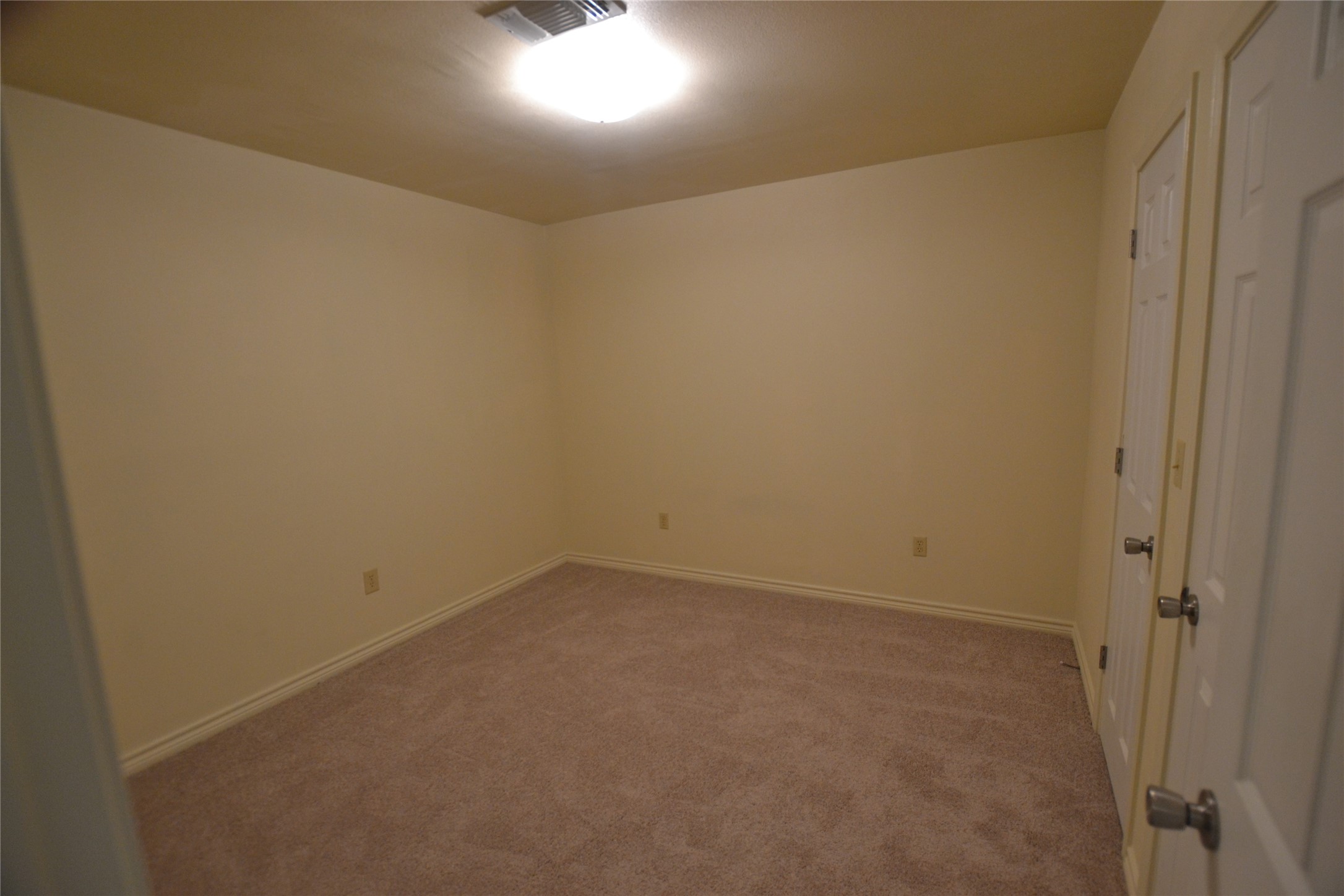 253 Old Groveton Road S Property Photo 4