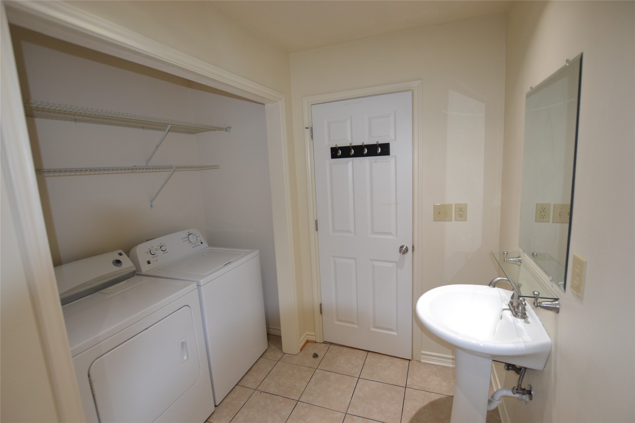 253 Old Groveton Road S Property Photo 6