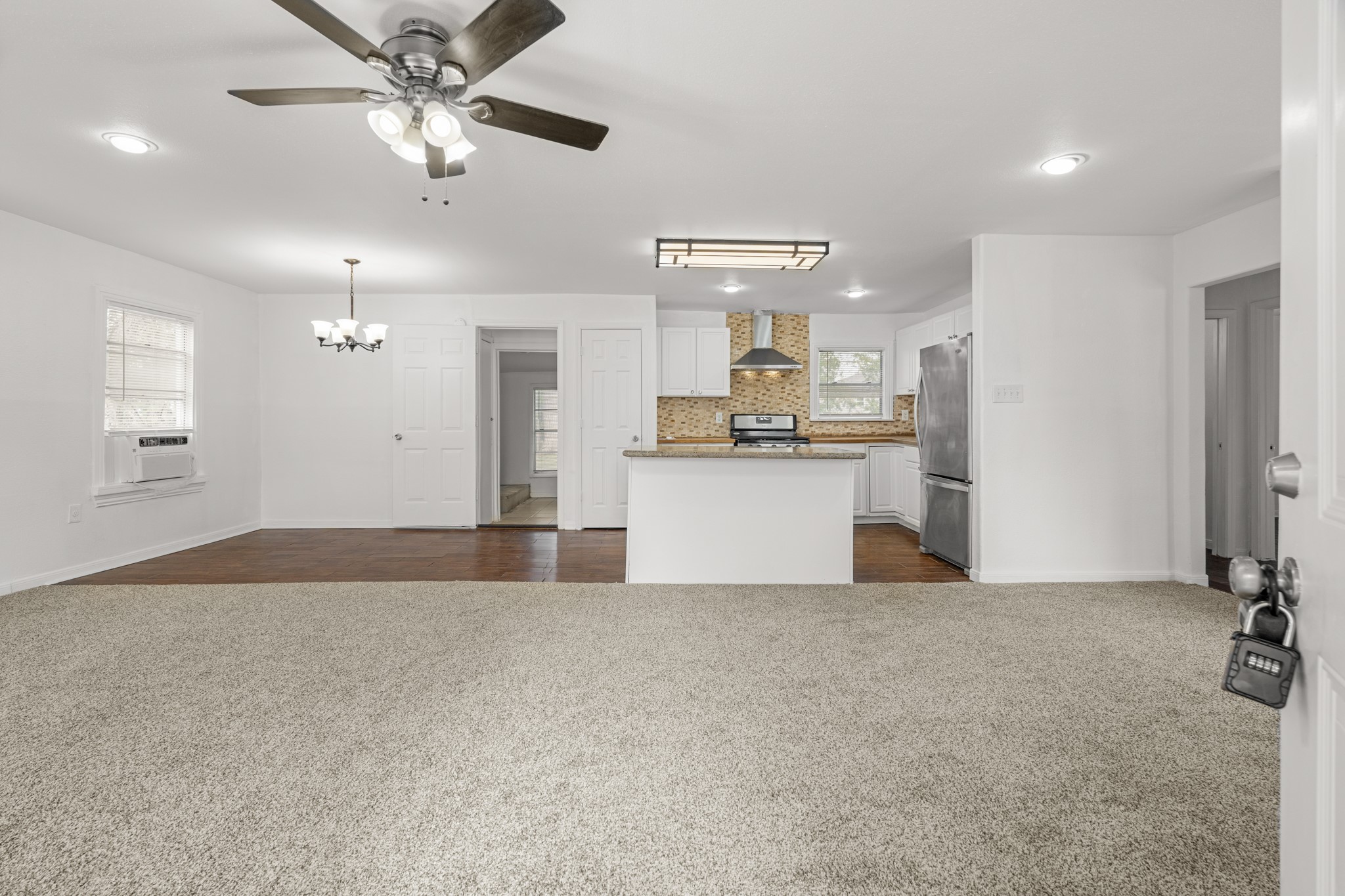 729 E 41st Street Property Photo 4