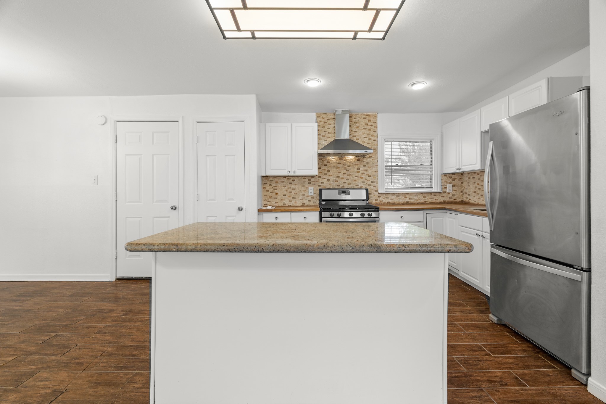 729 E 41st Street Property Photo 10