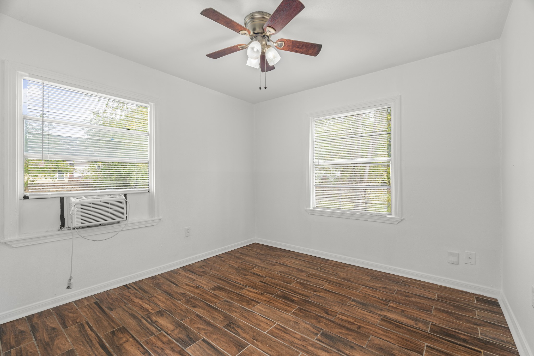 729 E 41st Street Property Photo 14