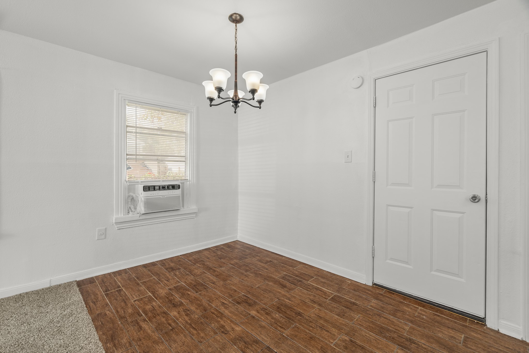 729 E 41st Street Property Photo 16