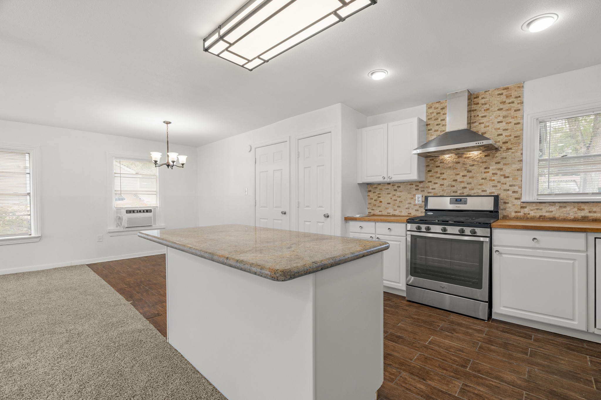 729 E 41st Street Property Photo 17