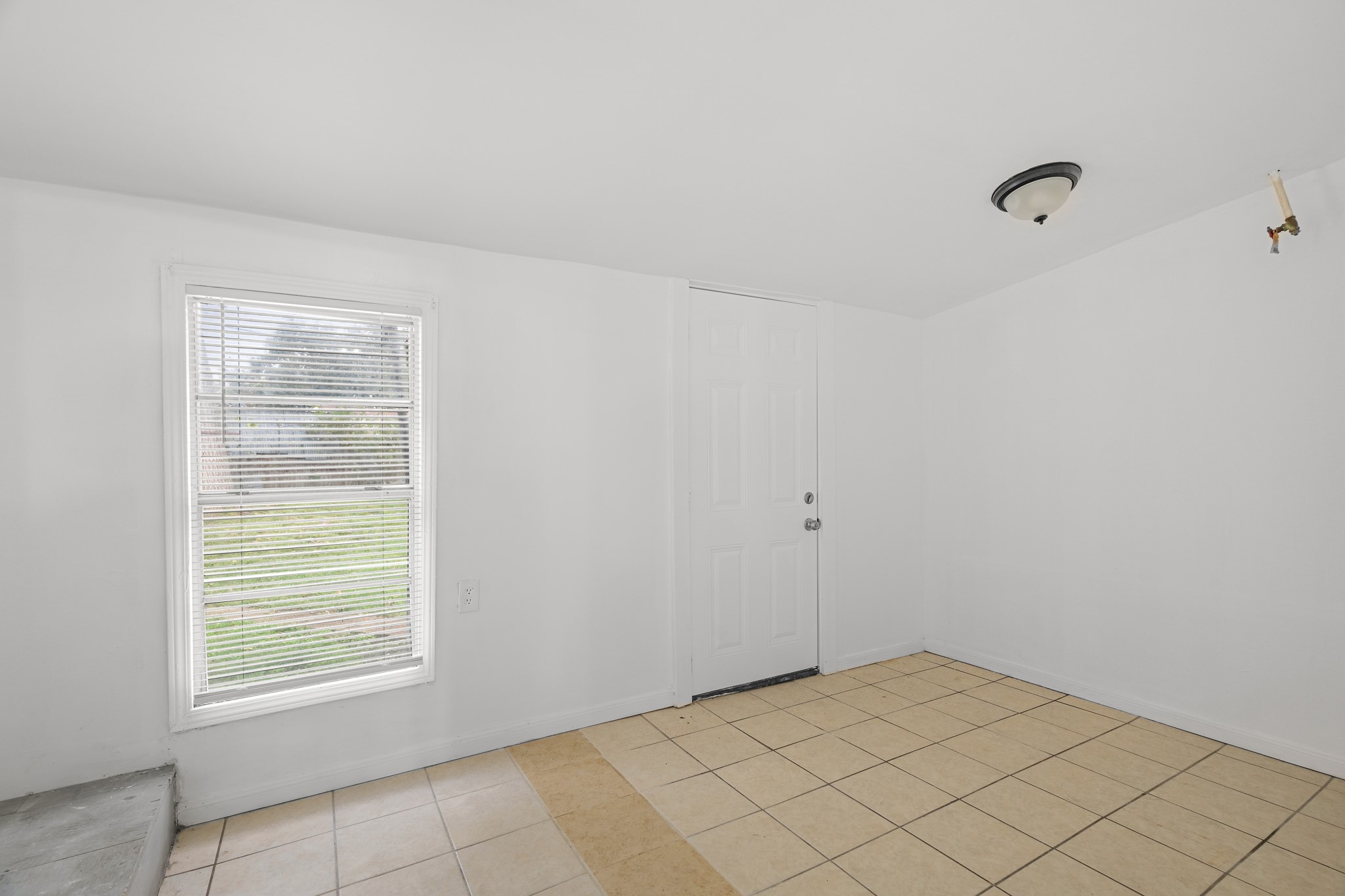 729 E 41st Street Property Photo 18