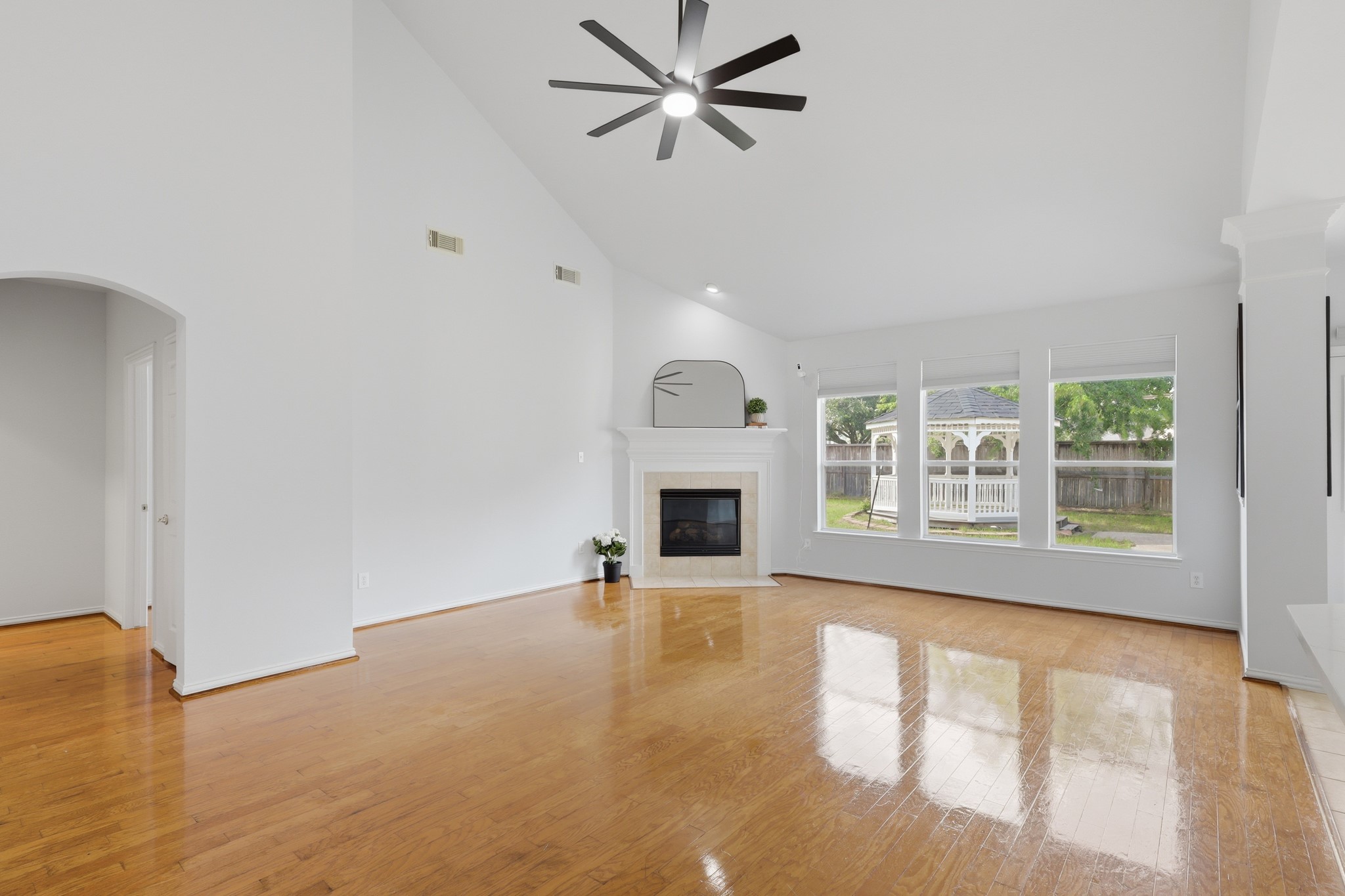 15902 Emerald Briar Lane Property Photo 4