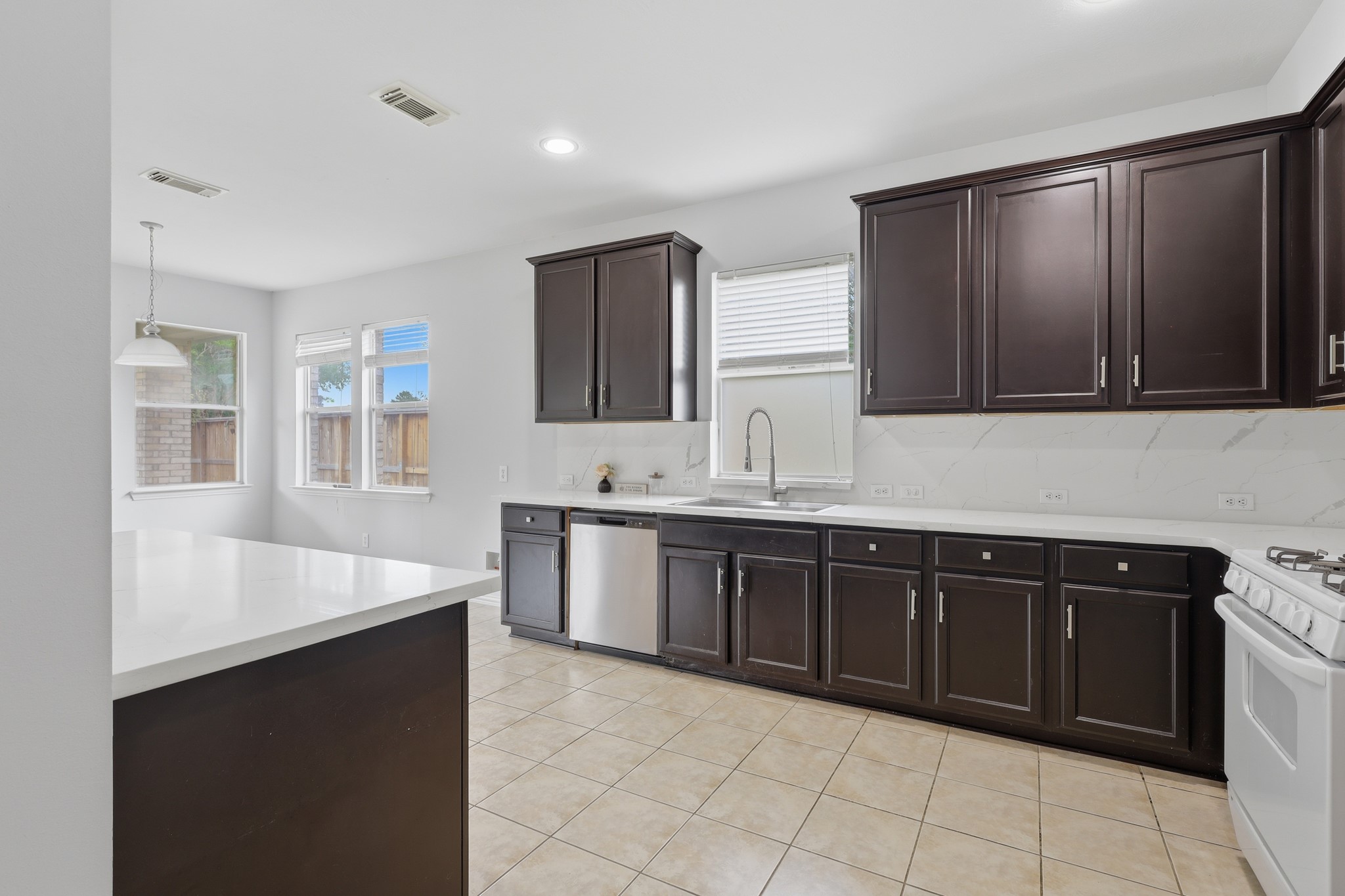 15902 Emerald Briar Lane Property Photo 10