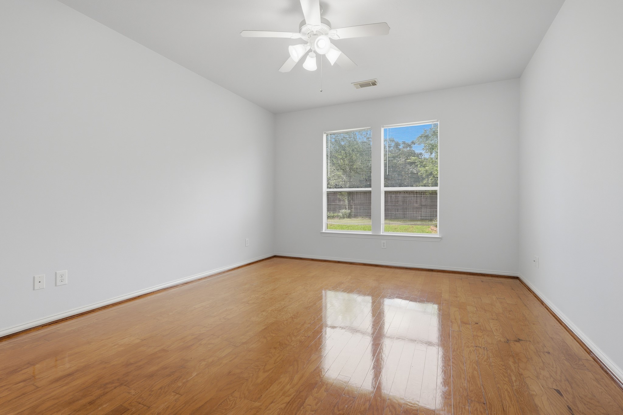 15902 Emerald Briar Lane Property Photo 12