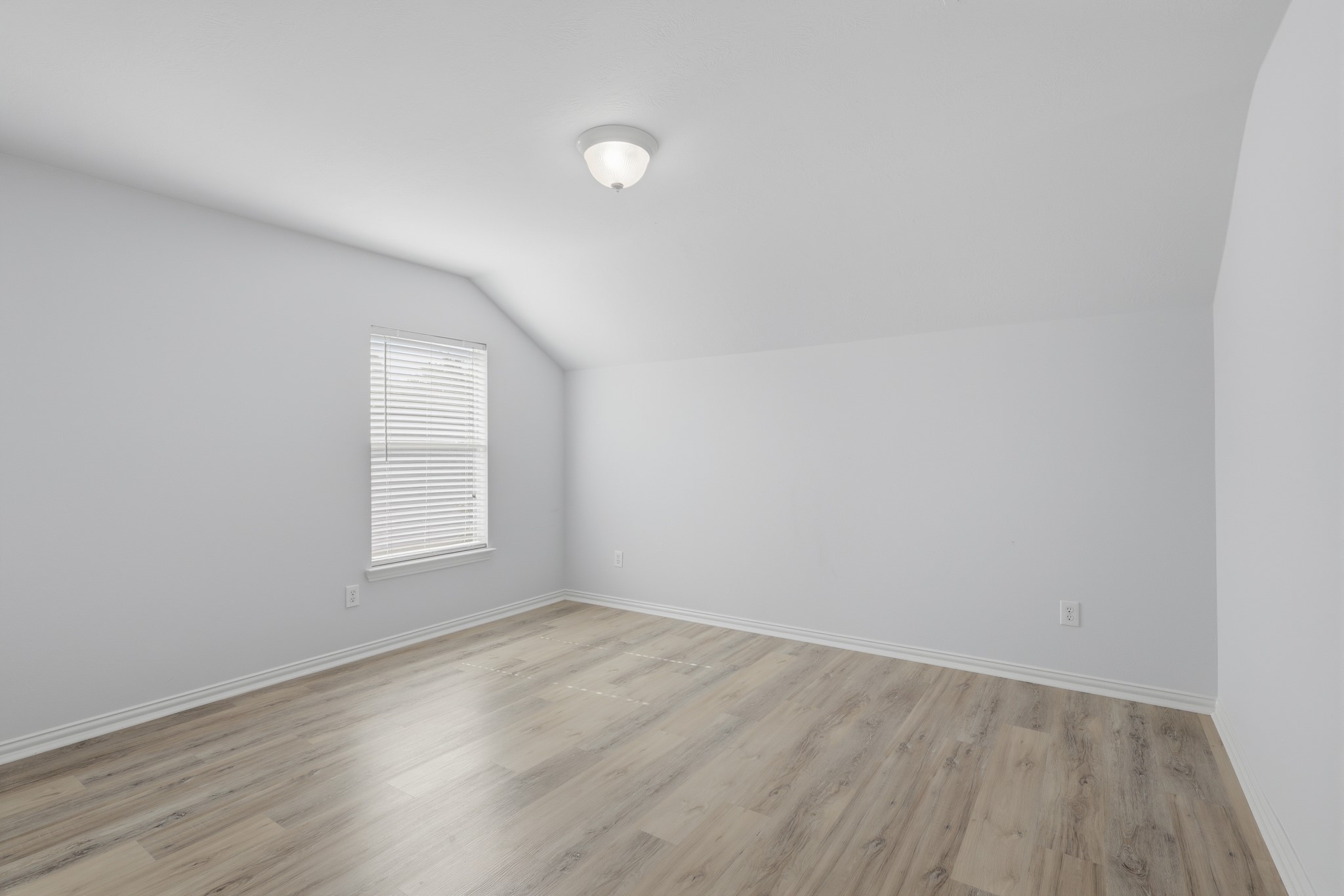 15902 Emerald Briar Lane Property Photo 20