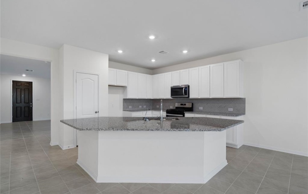 7631 Coral Key Drive Property Photo 4